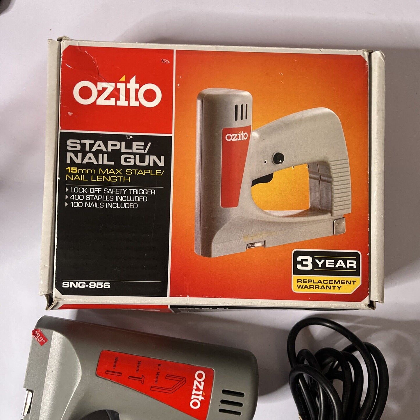 Ozito Staple Nail Gun 15mm Max Staple Nail Length SNG-956