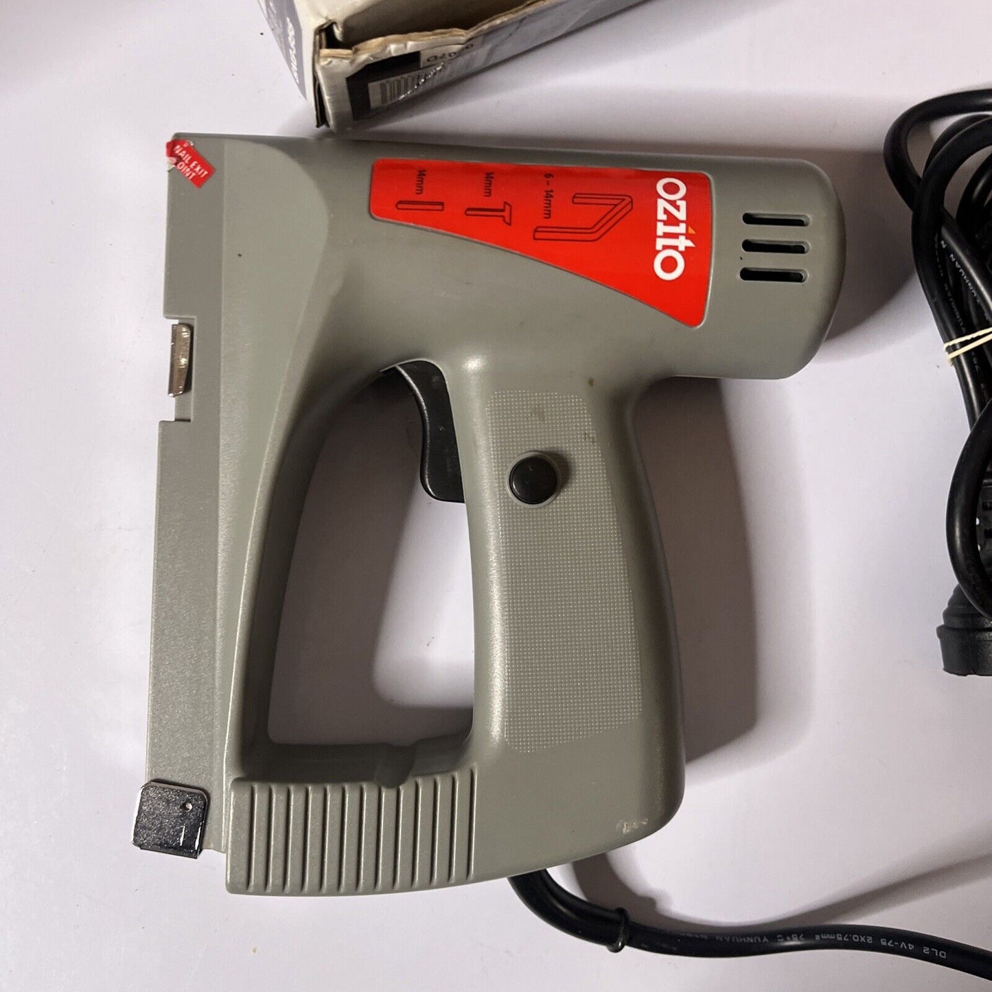 Ozito Staple Nail Gun 15mm Max Staple Nail Length SNG-956