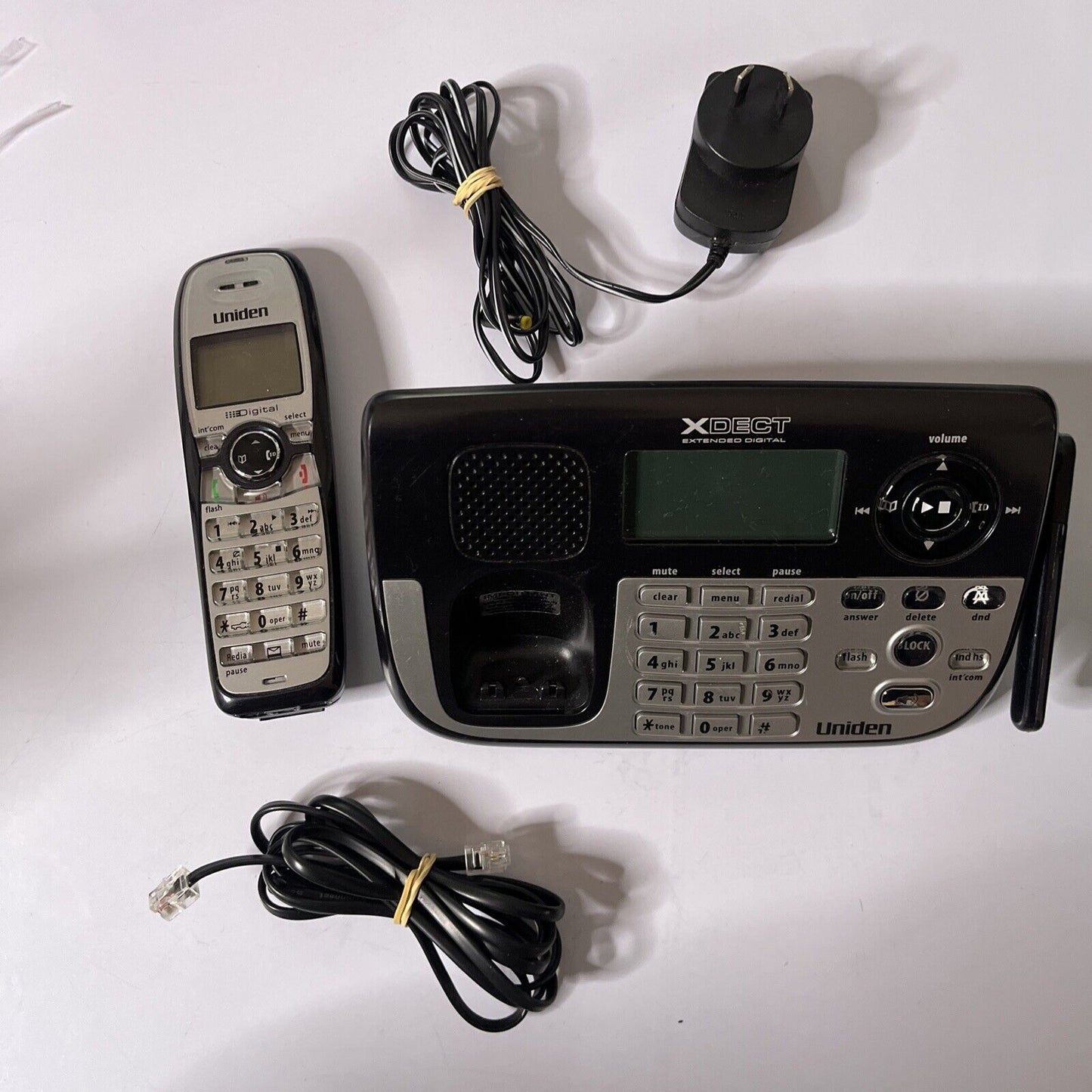 Uniden XDECT7055+1 Digital Answering Machine & 1 Handset