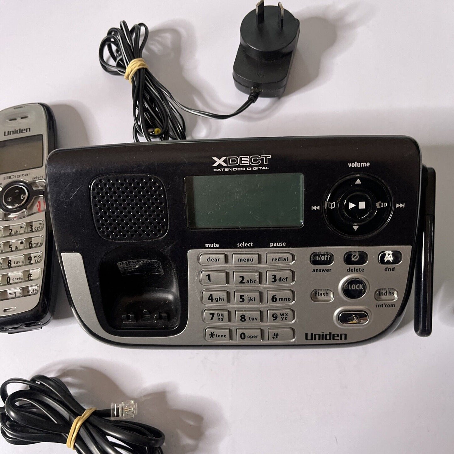 Uniden XDECT7055+1 Digital Answering Machine & 1 Handset