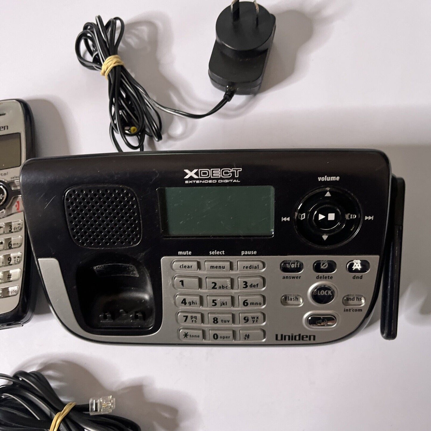 Uniden XDECT7055+1 Digital Answering Machine & 1 Handset