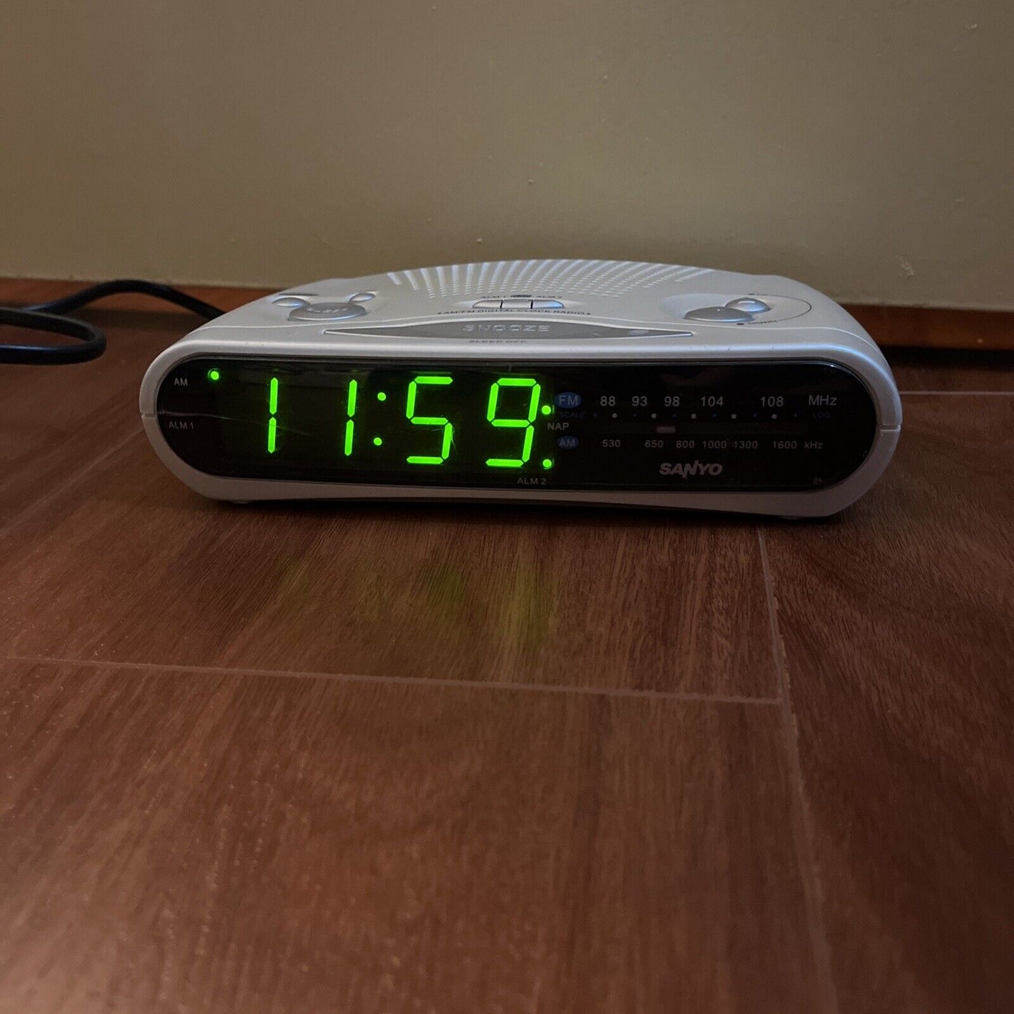 Sanyo RM-X600 Alarm Clock Radio AM/FM