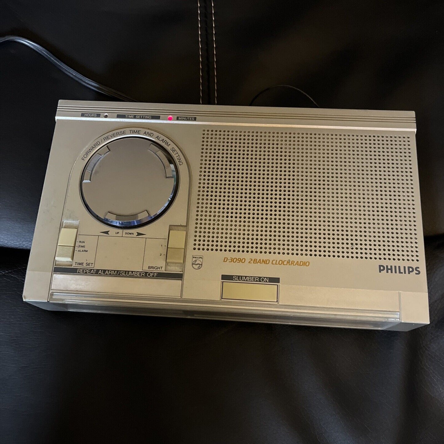 Vintage Philips D-3090 AM/FM Alarm Clock Radio