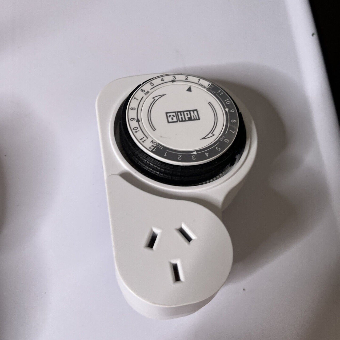 2x HPM Electrical Indoor Analogue Timer D809/1DP & 1x Arlec Electrical Timer