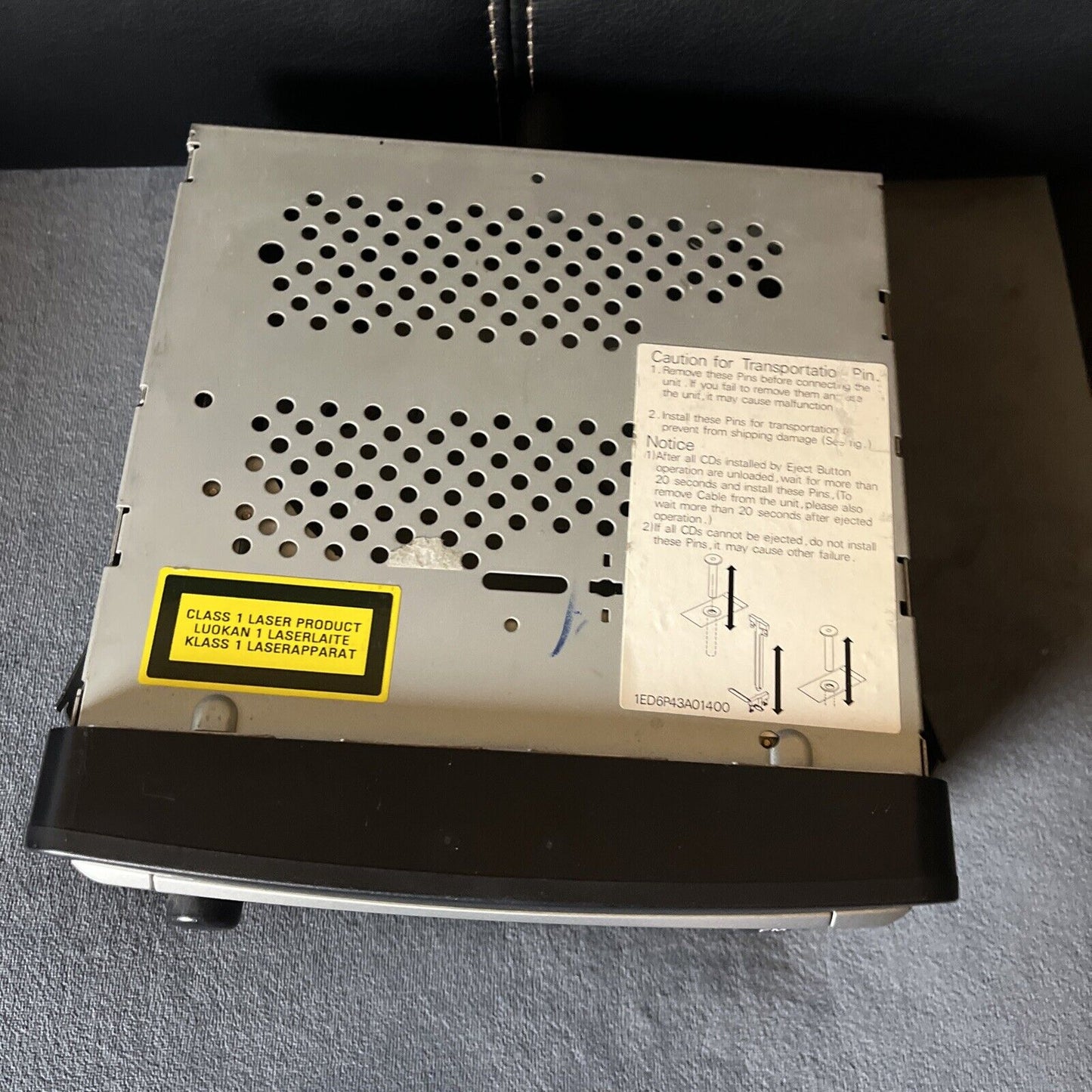 Ford 1R23-18C815-BATFA 6-Disc Player In Dash AM/FM Radio *Not tested- For Parts*