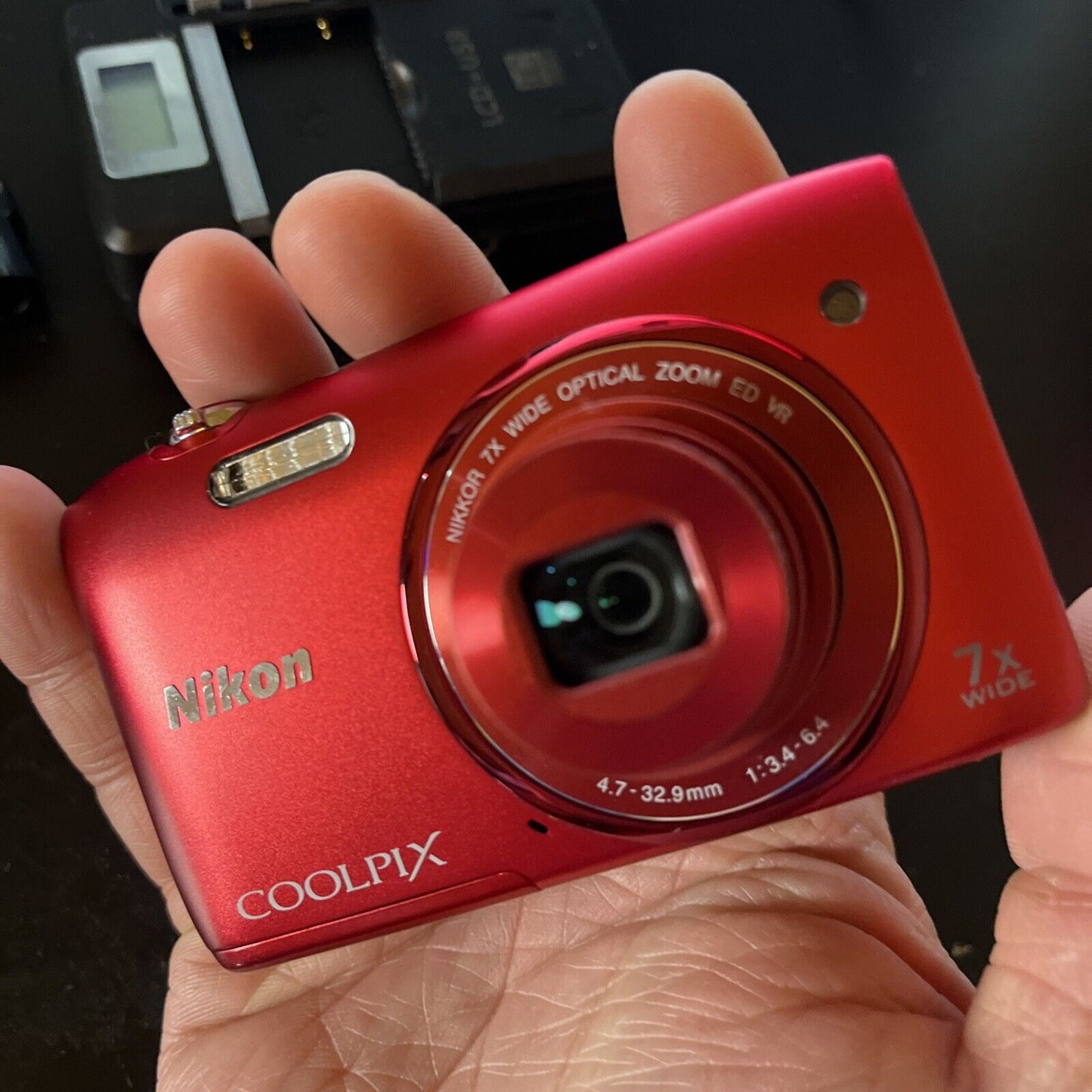 Nikon Coolpix S3500 Digital Camera 20.1 MP Red