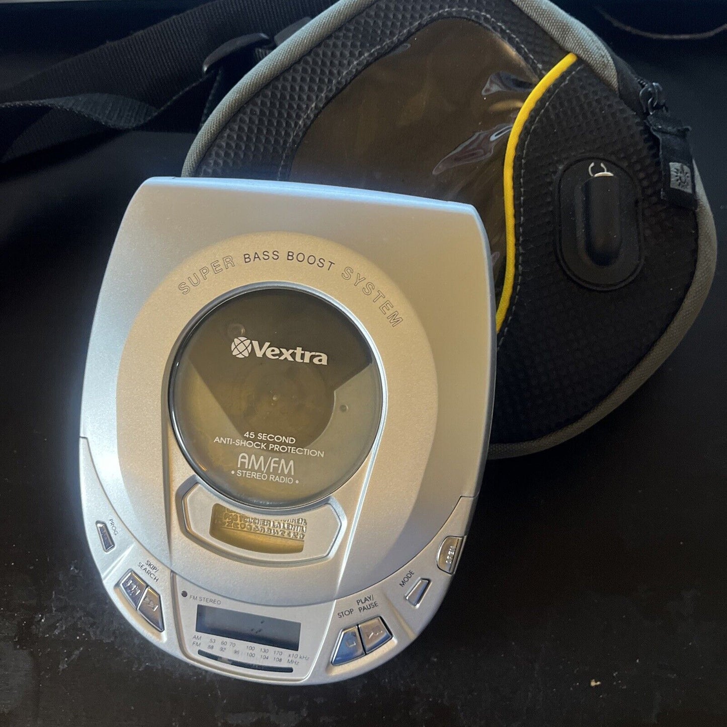 Vectra Portable CD Player AM/FM Radio With Carrying Case VX3991