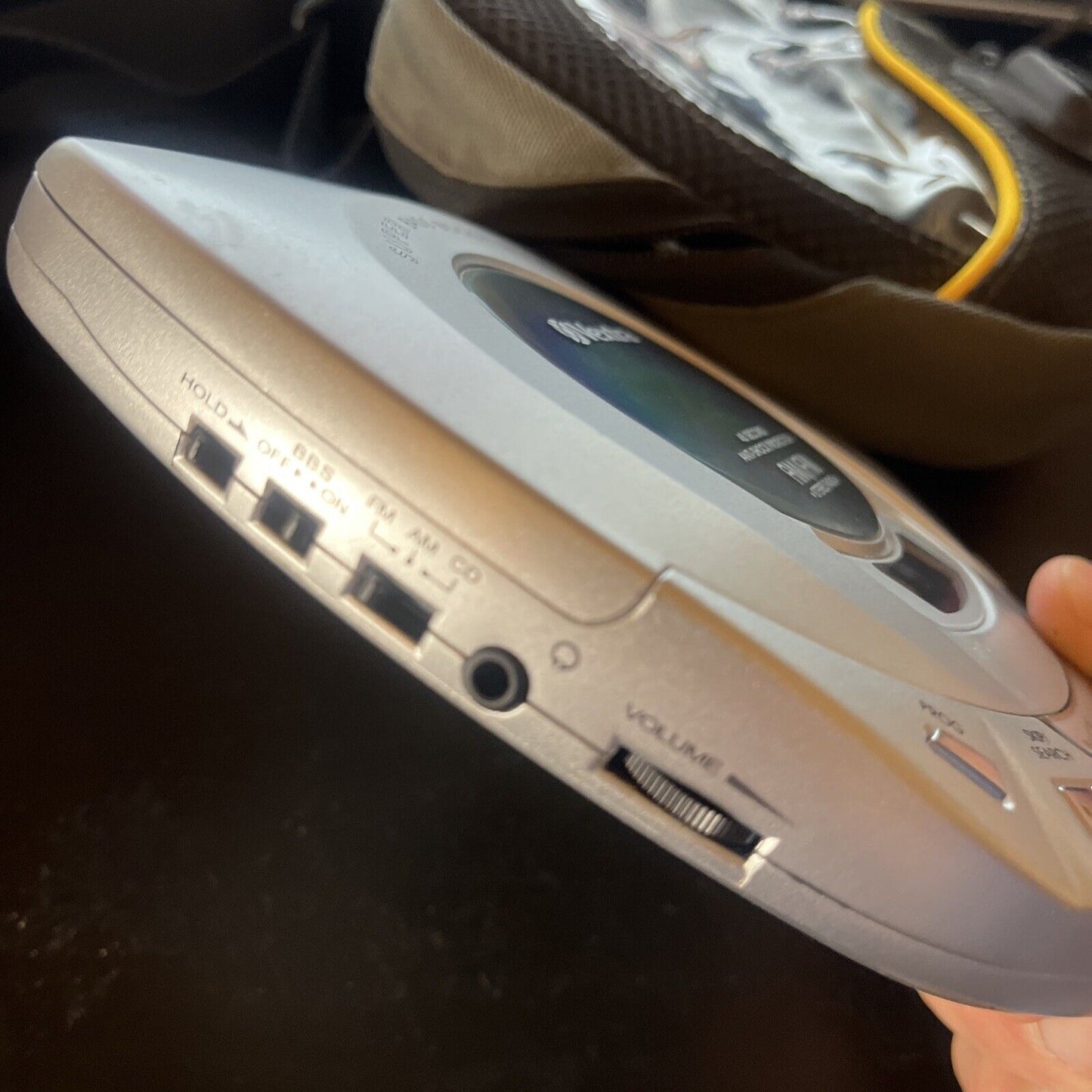 Vectra Portable CD Player AM/FM Radio With Carrying Case VX3991