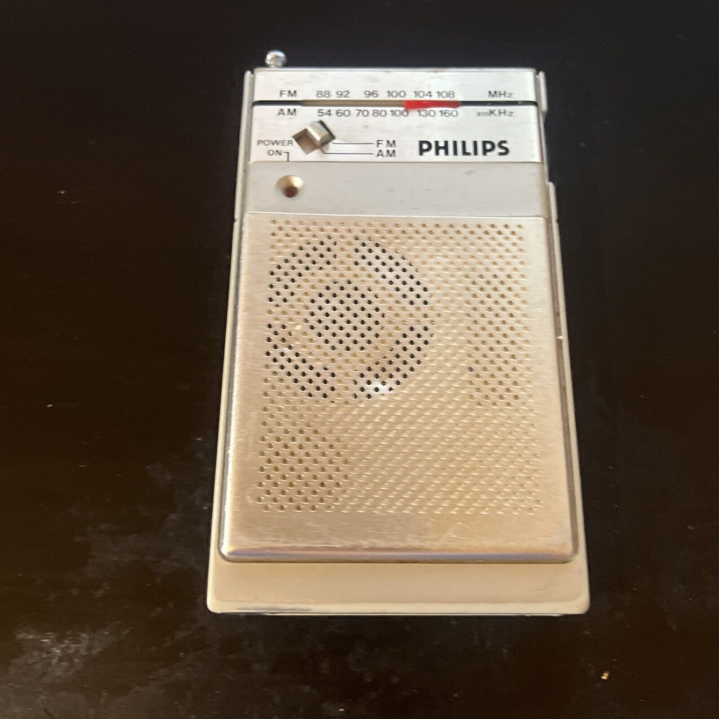 Vintage Philips FM/AM Portable Pocket Radio 1008890