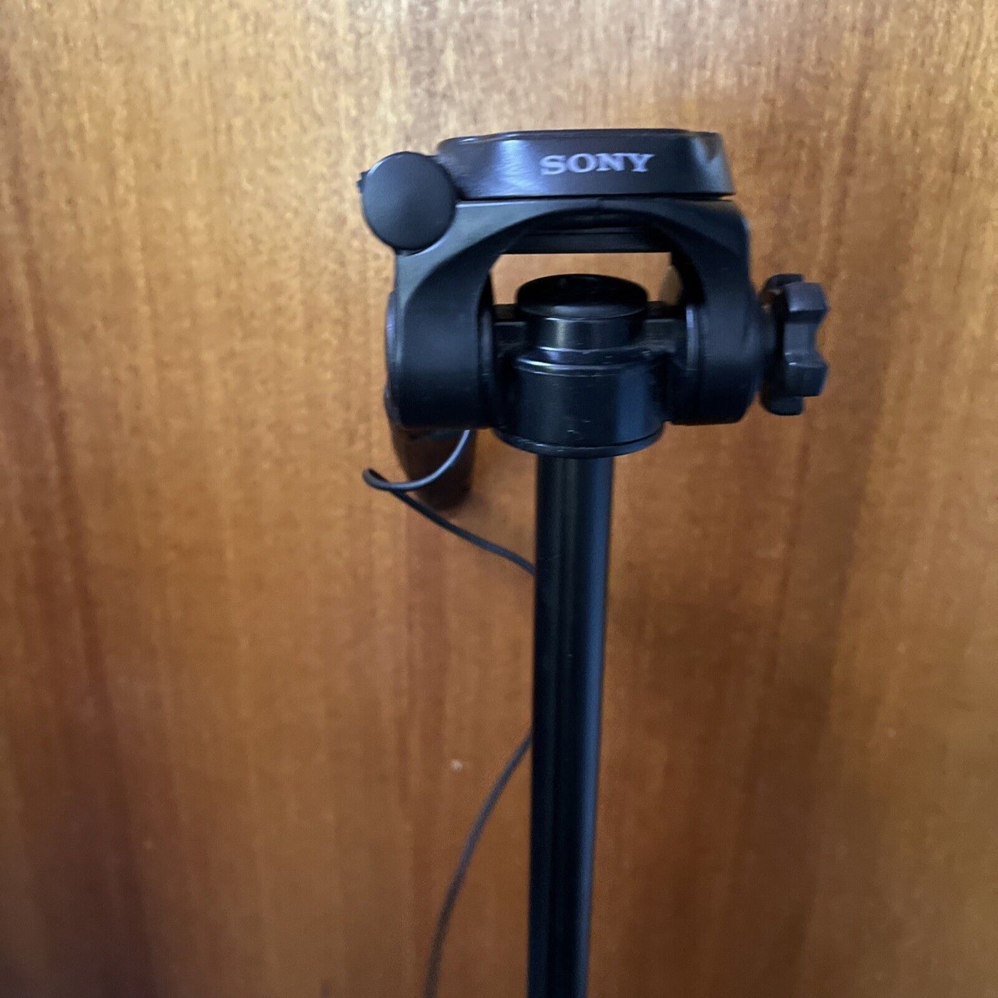 Sony Remote Control Tripod VCT-D580RM *No Quick Release Plate*