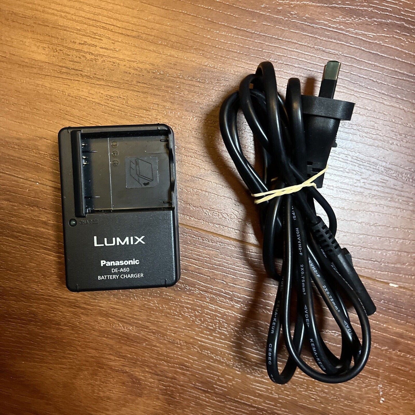 Genuine Panasonic Lumix DE-A60 Battery Charger