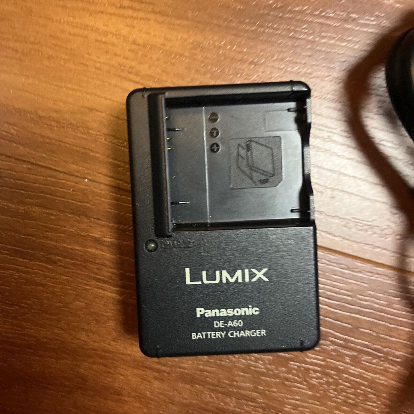 Genuine Panasonic Lumix DE-A60 Battery Charger