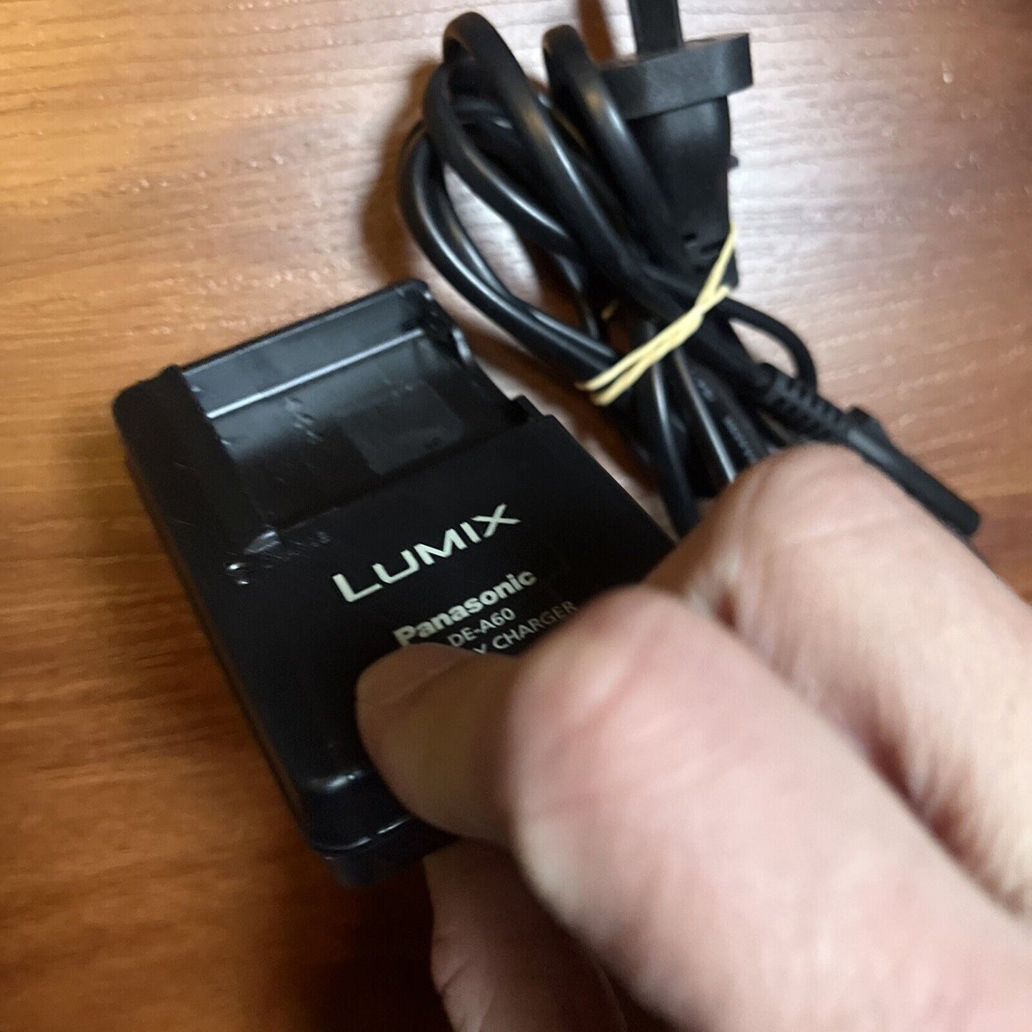 Genuine Panasonic Lumix DE-A60 Battery Charger