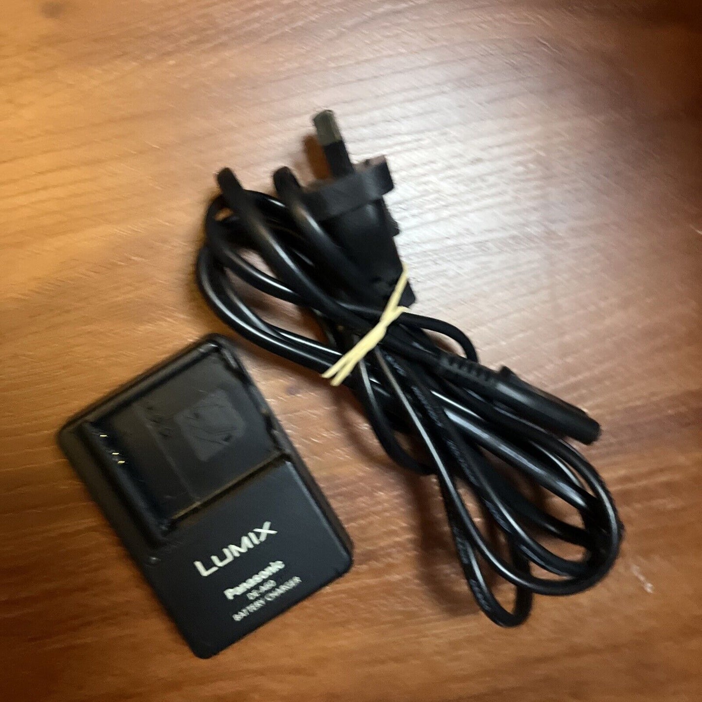 Genuine Panasonic Lumix DE-A60 Battery Charger