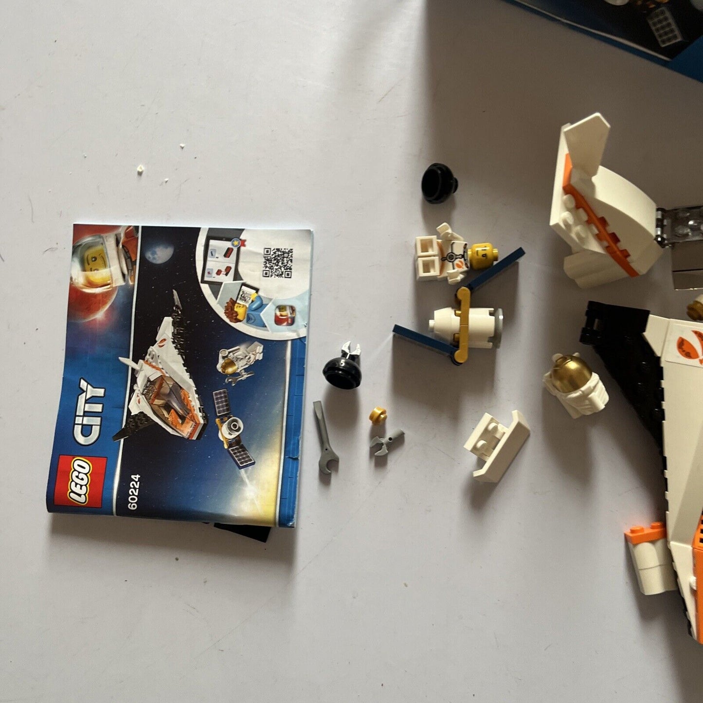 LEGO CITY: Satellite Service Mission (60224)