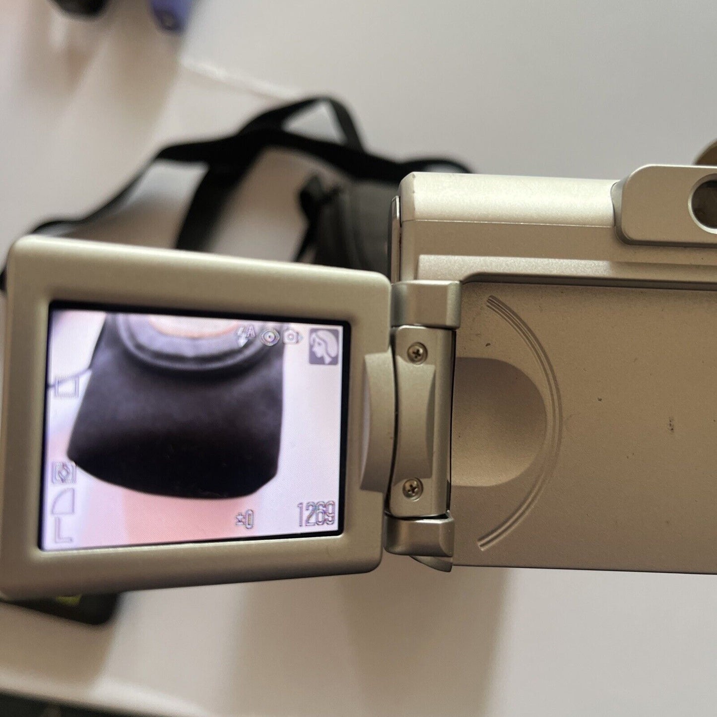 Canon PowerShot A610 5MP Digital Camera With Lowepro Case