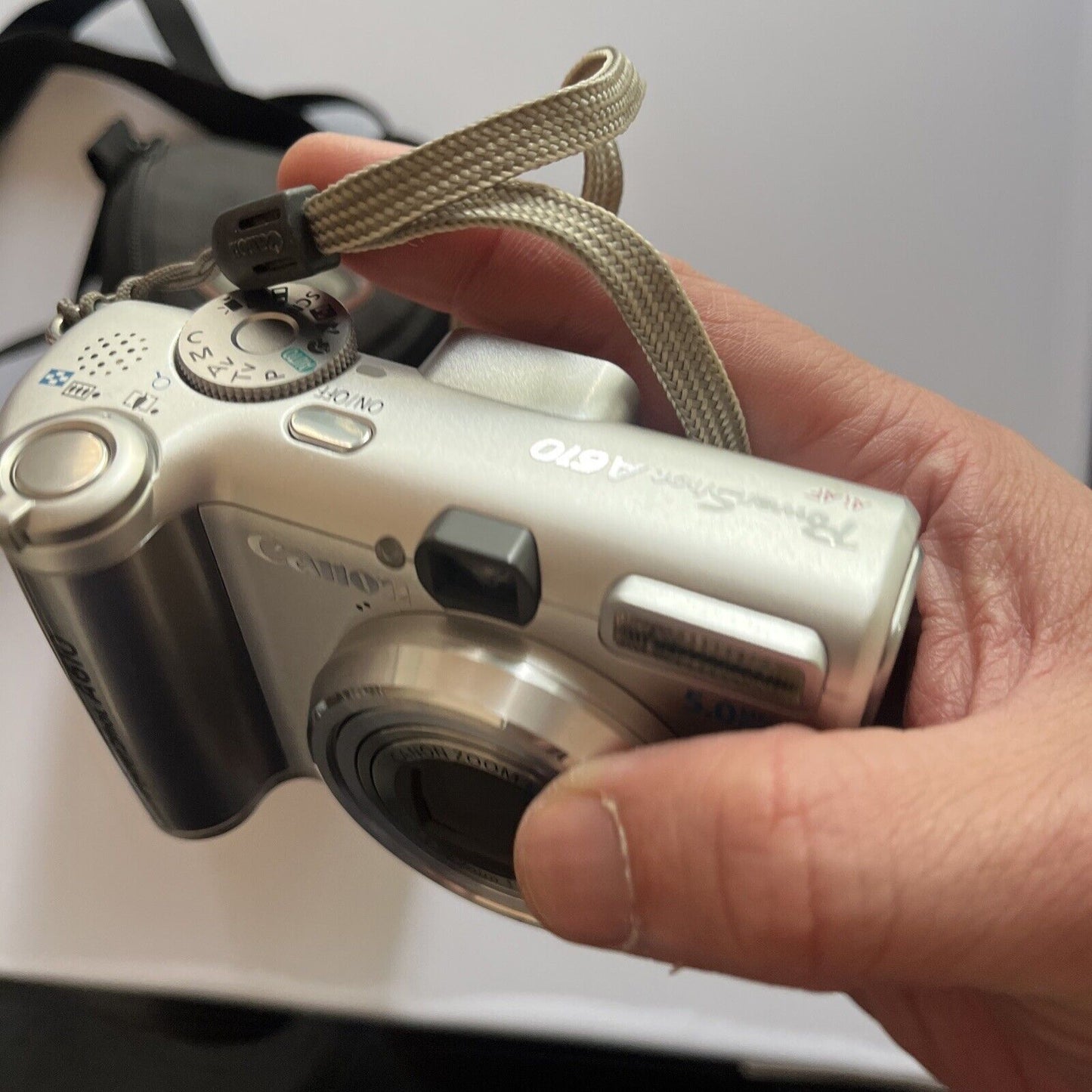 Canon PowerShot A610 5MP Digital Camera With Lowepro Case