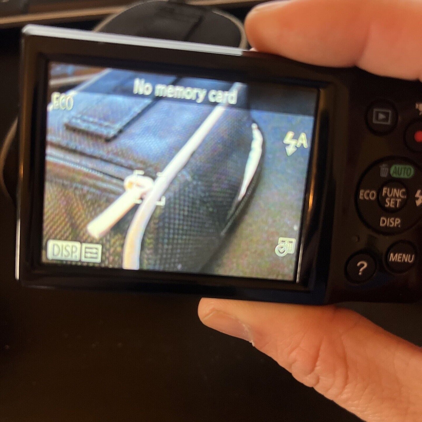 Canon IXUS 145 Compact Digital Camera 16.0 Megapixels 8x Optical Black With Case