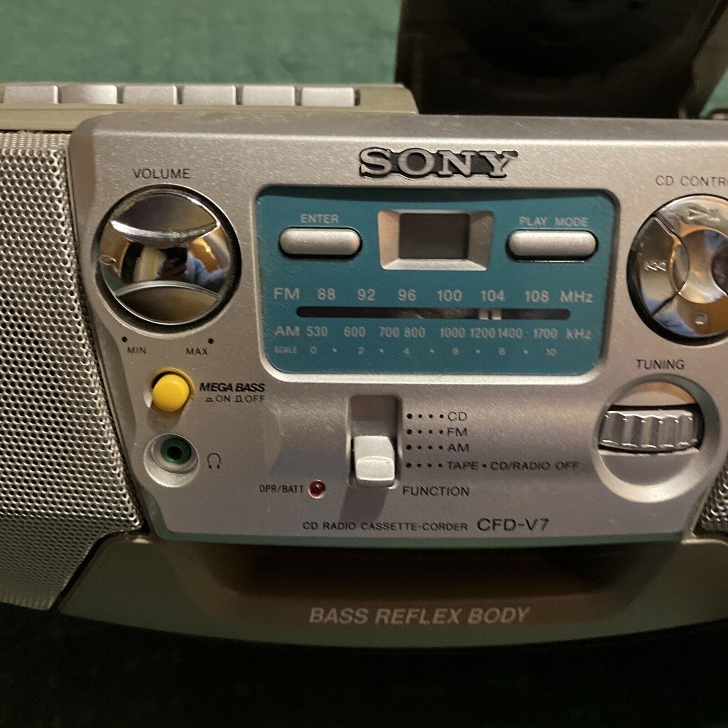 Sony CD Tape AM/FM Radio Cassette Recorder Boombox CFD-V7