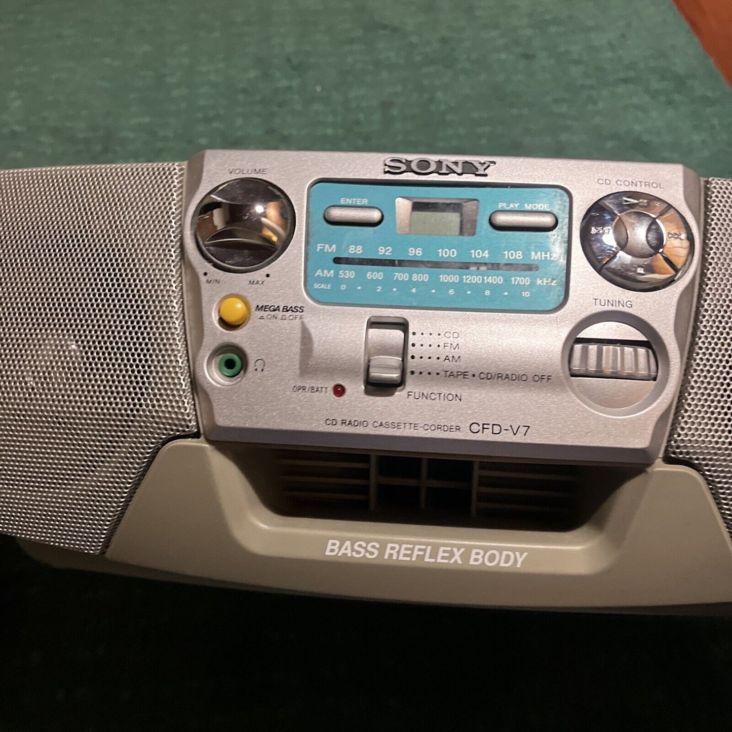 Sony CD Tape AM/FM Radio Cassette Recorder Boombox CFD-V7