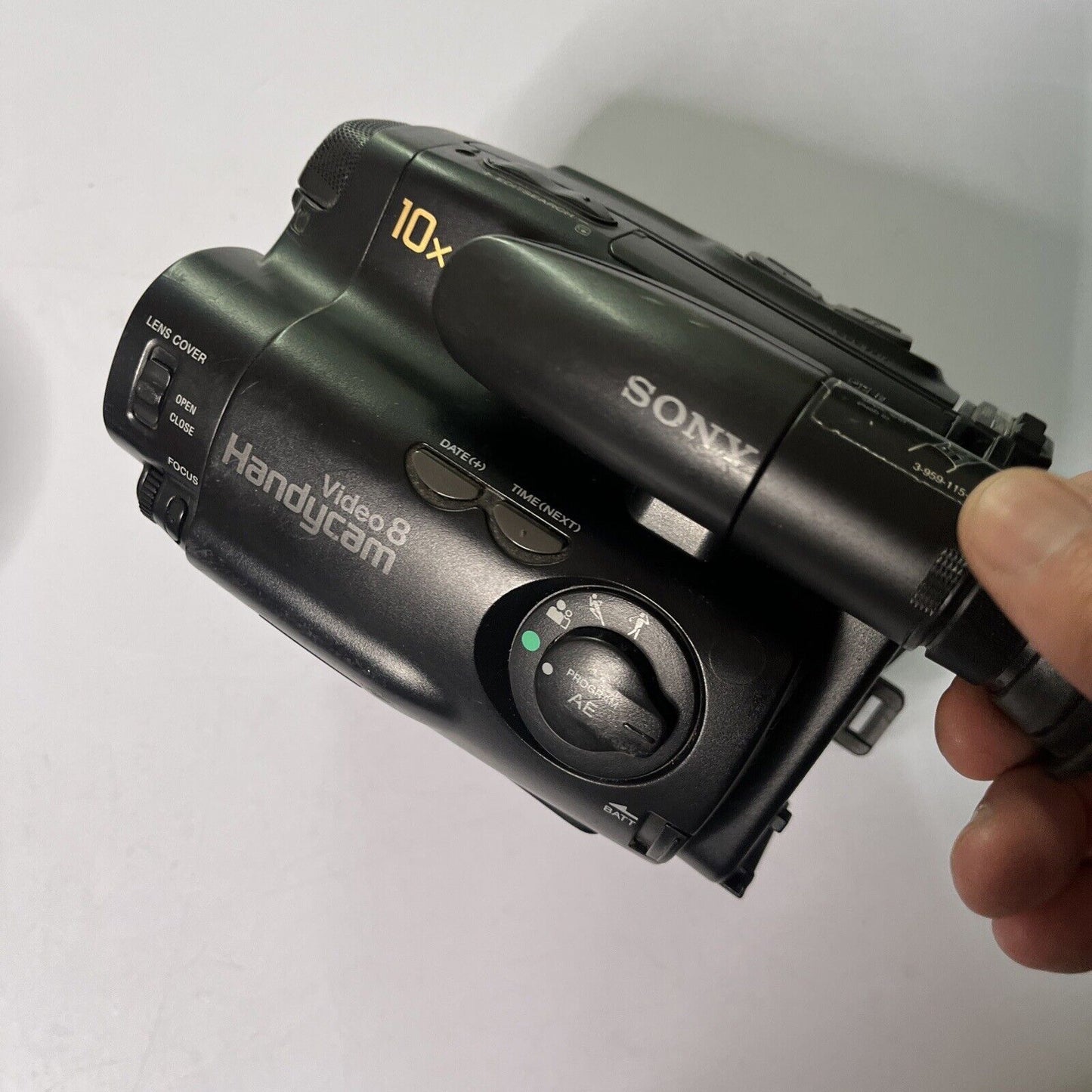 Sony Camcorder Video 8 Handycam CCD-TR202E *Not Working - For Parts Or Repair*
