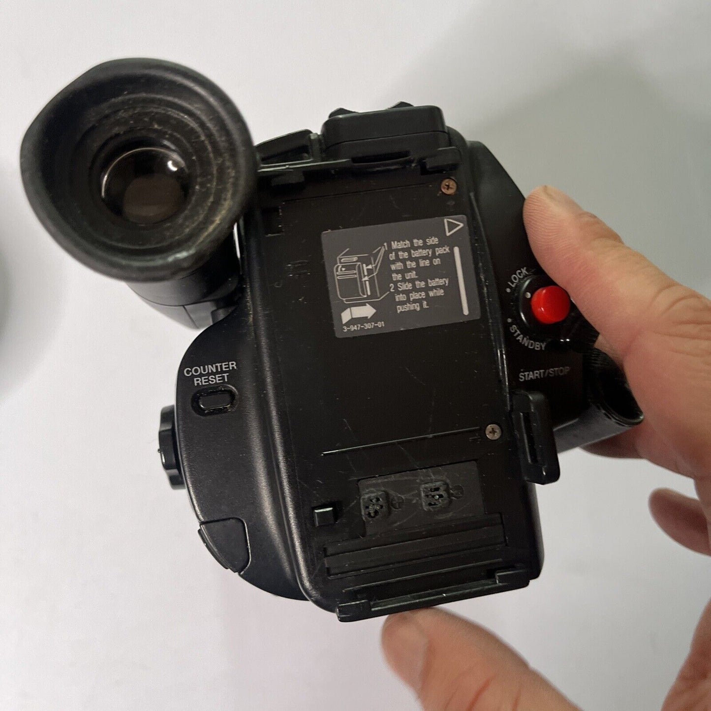 Sony Camcorder Video 8 Handycam CCD-TR202E *Not Working - For Parts Or Repair*