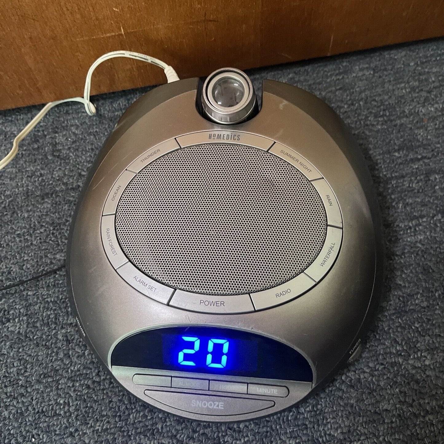 Homedics SS-4500 Soundspa Clock Radio With Time Projection AM/FM Radio