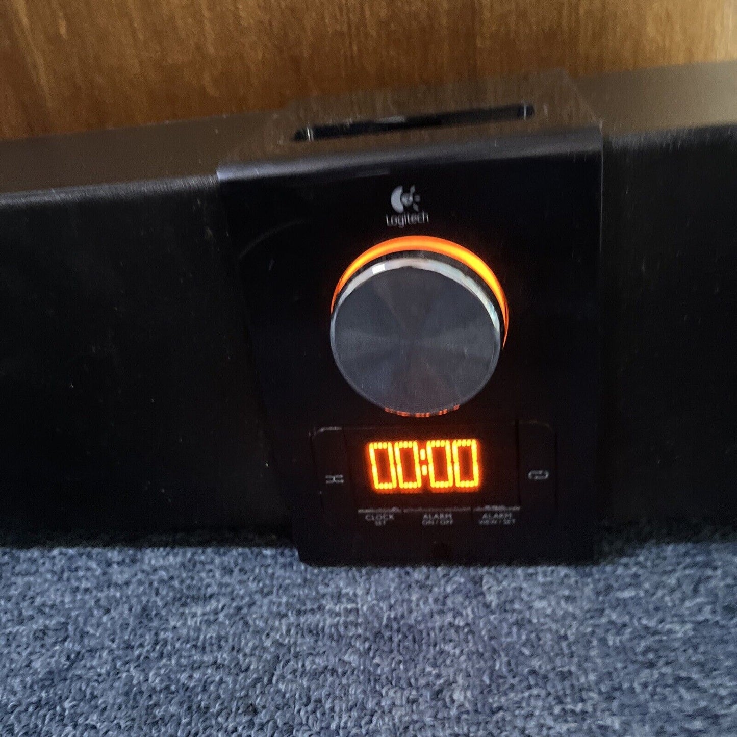 Logitech Pure-Fi Express S-00067 Alarm Clock iPod 30-Pin Dock