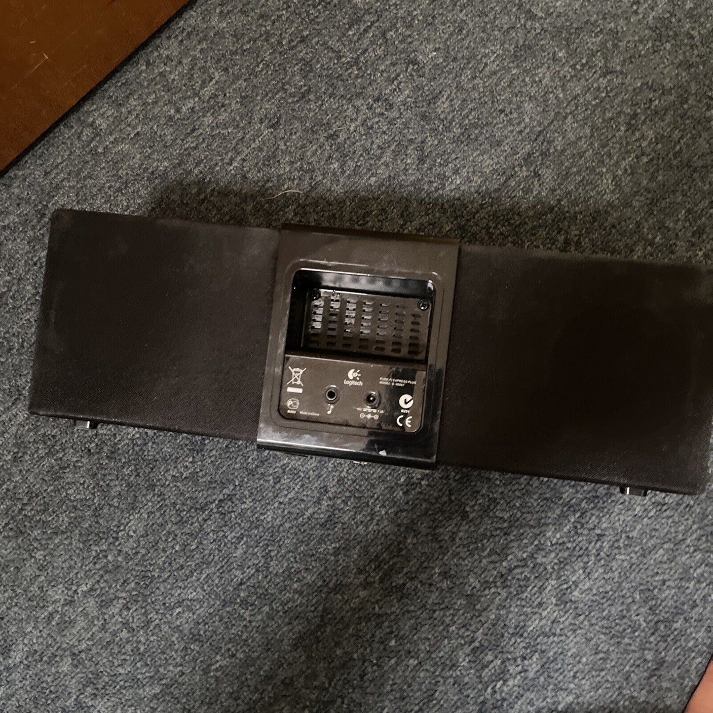 Logitech Pure-Fi Express S-00067 Alarm Clock iPod 30-Pin Dock