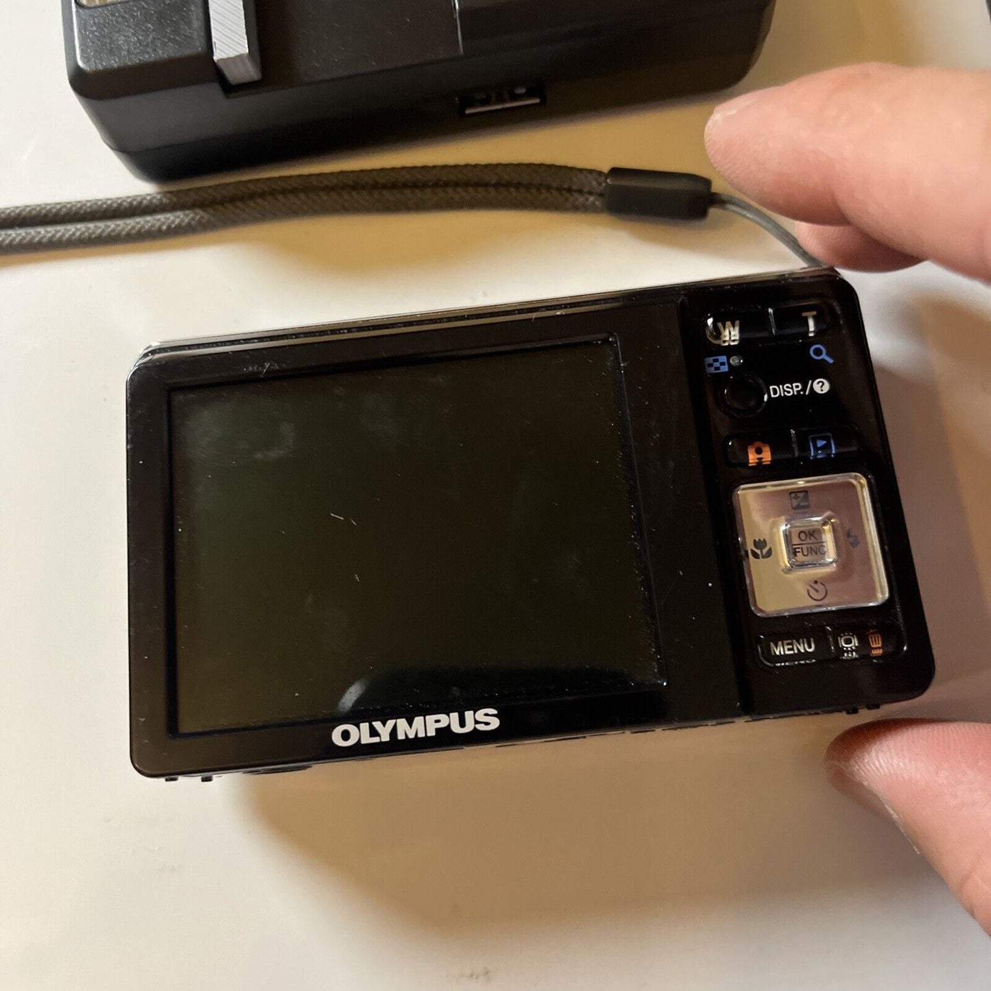 OLYMPUS FE-4000 Compact Digital Camera 12MP With Case