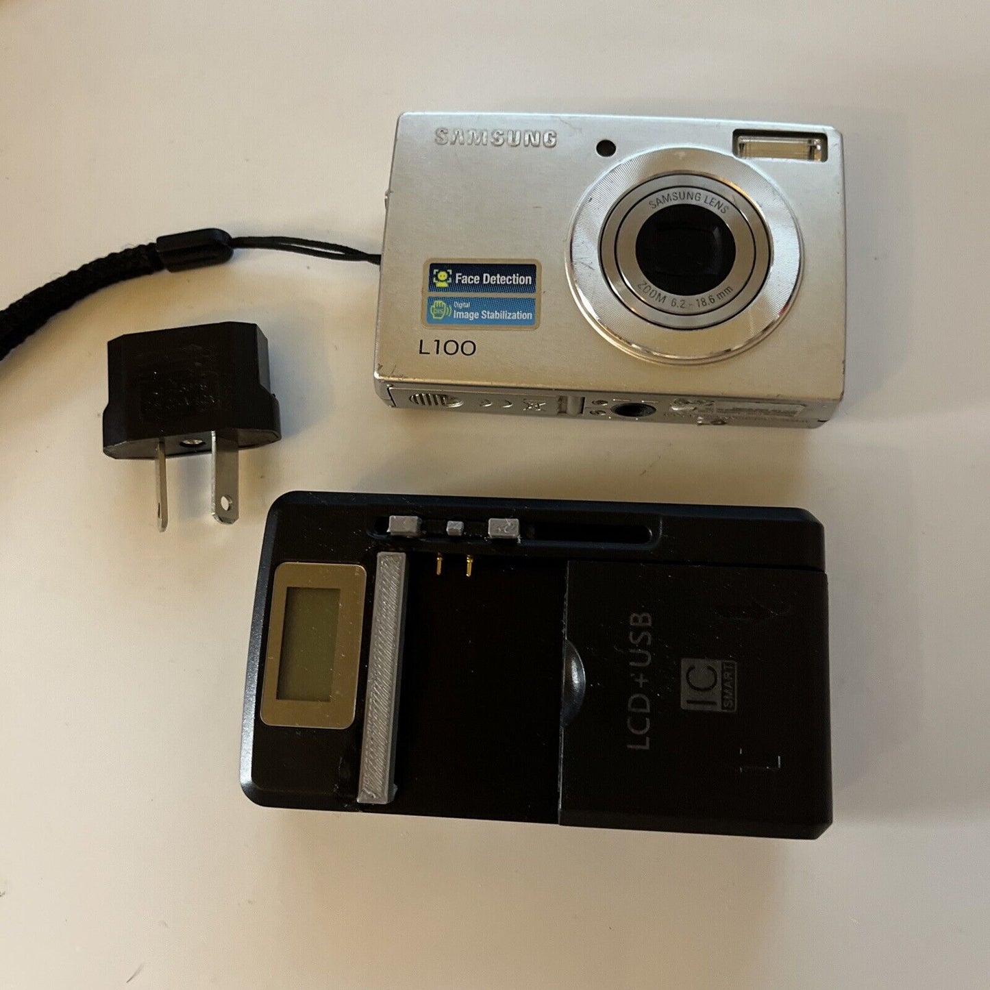 Samsung Digimax L100 Digital Camera 8.2MP With Charger