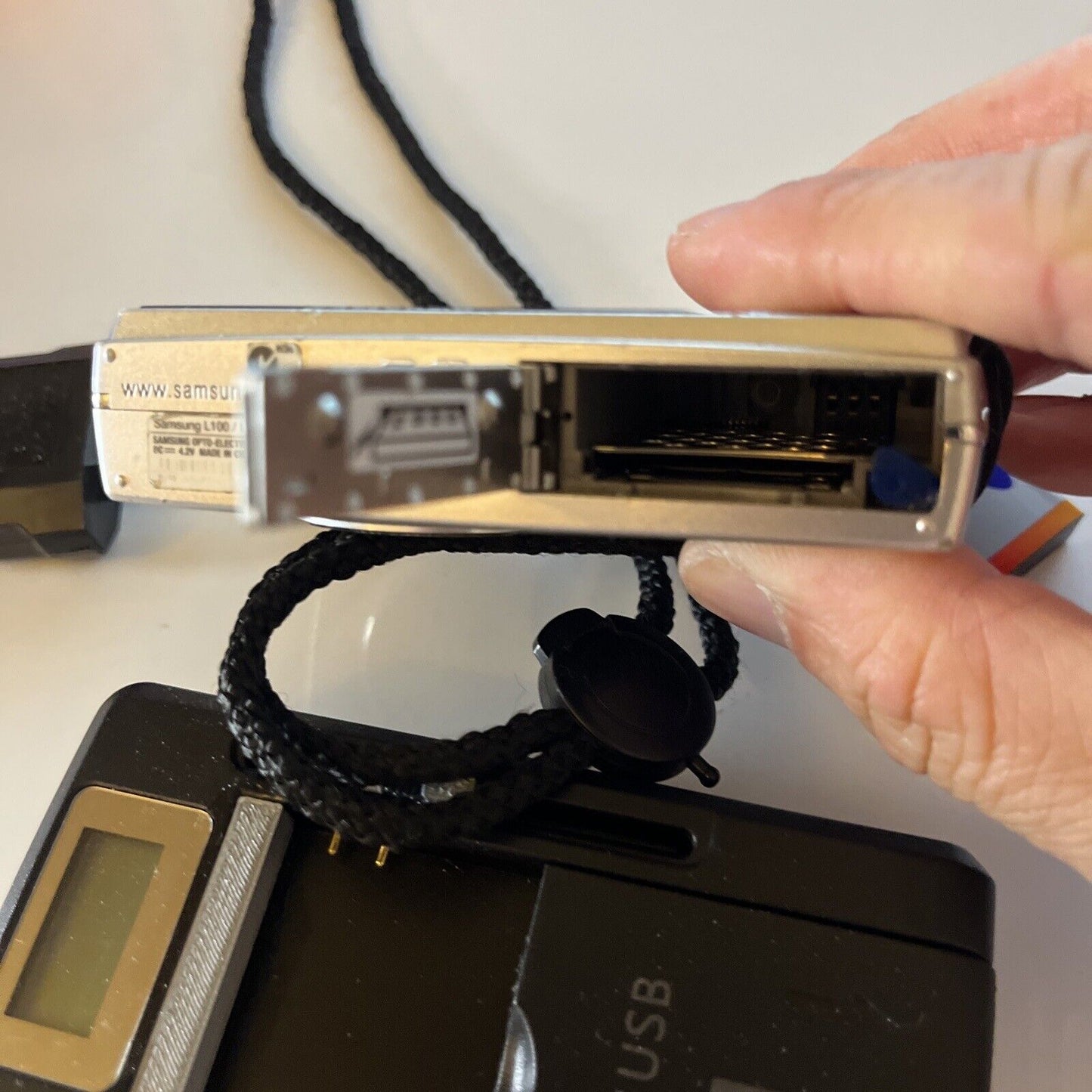 Samsung Digimax L100 Digital Camera 8.2MP With Charger