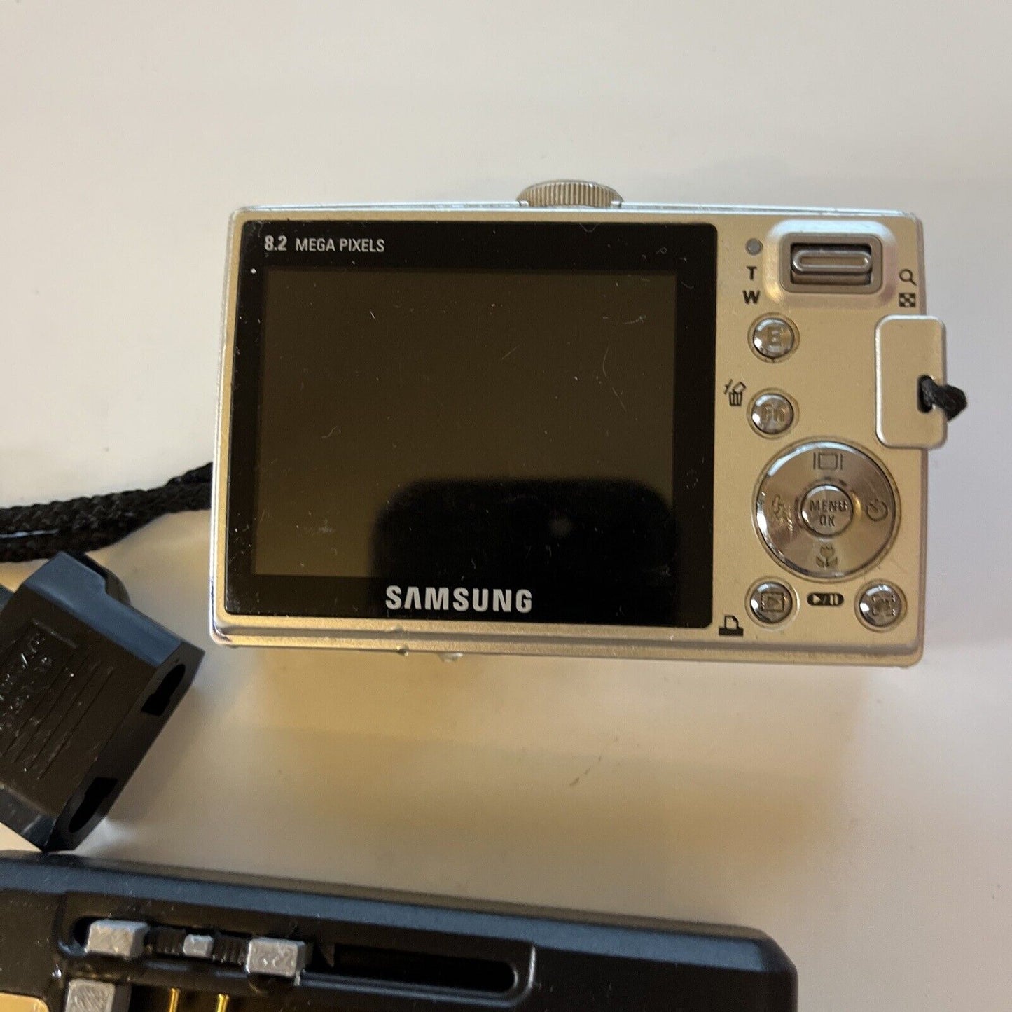 Samsung Digimax L100 Digital Camera 8.2MP With Charger