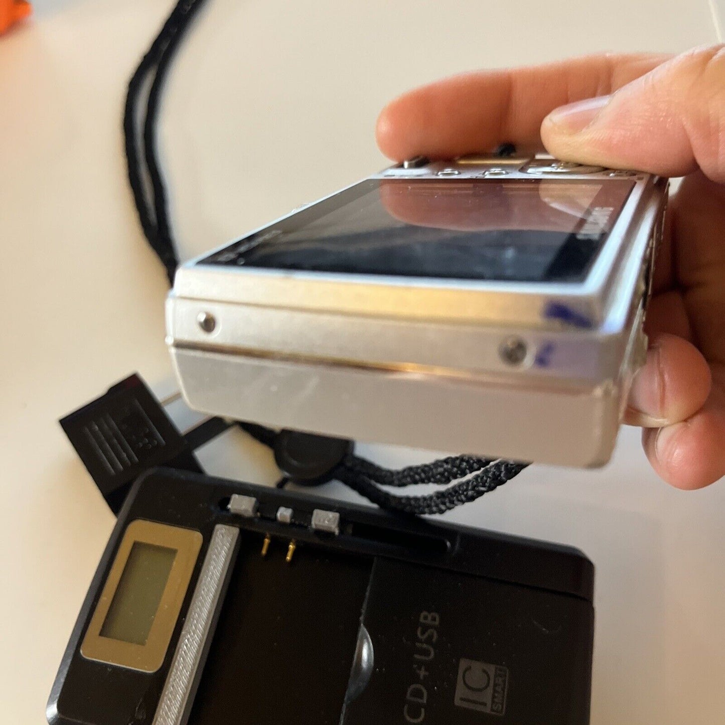 Samsung Digimax L100 Digital Camera 8.2MP With Charger