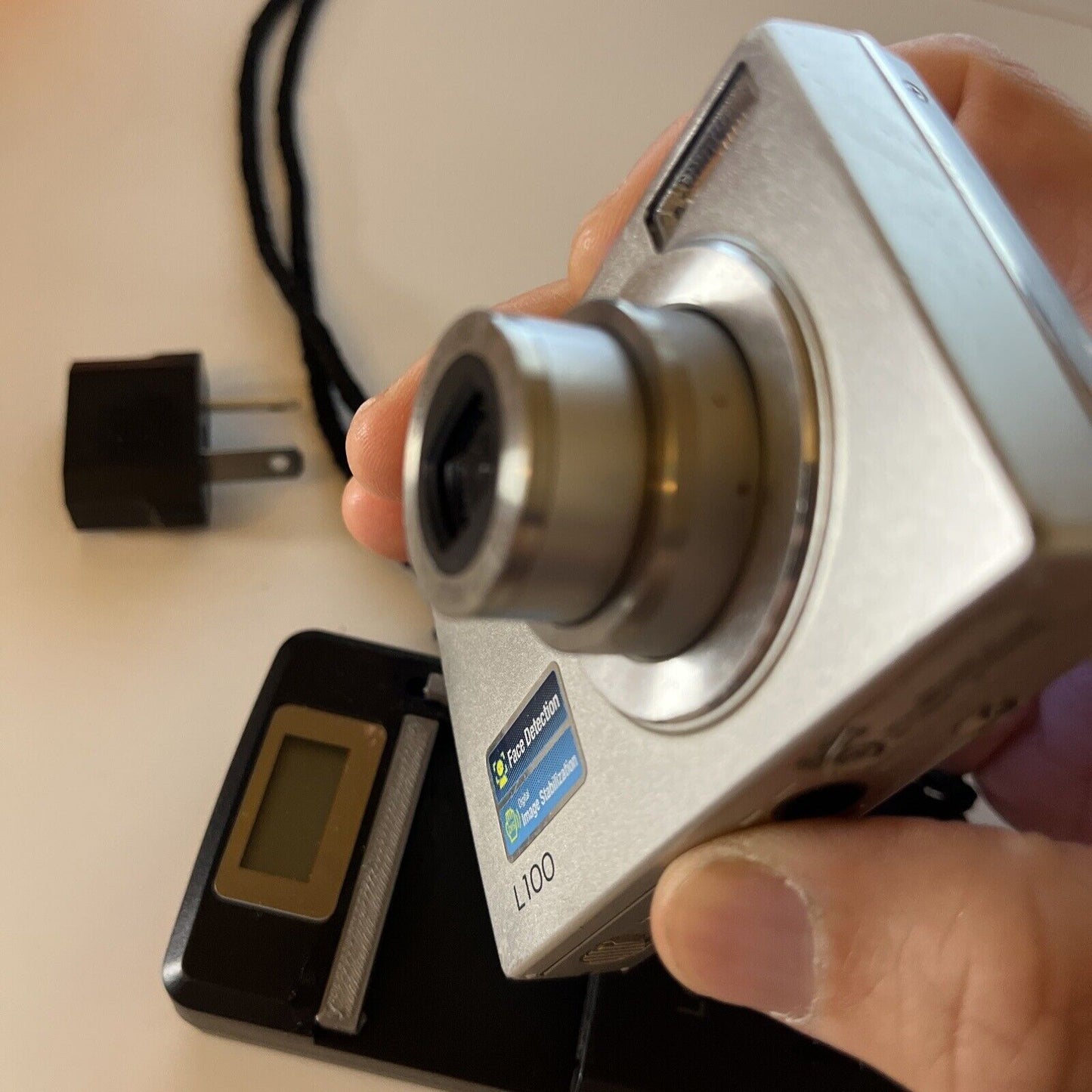 Samsung Digimax L100 Digital Camera 8.2MP With Charger