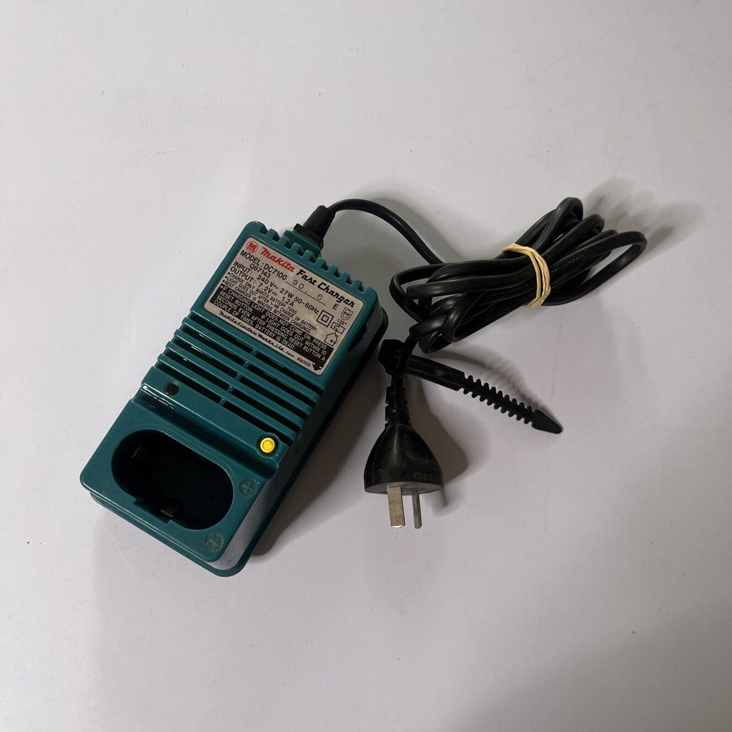 Genuine Makita Fast Charger DC7100 7.2V 1.2A