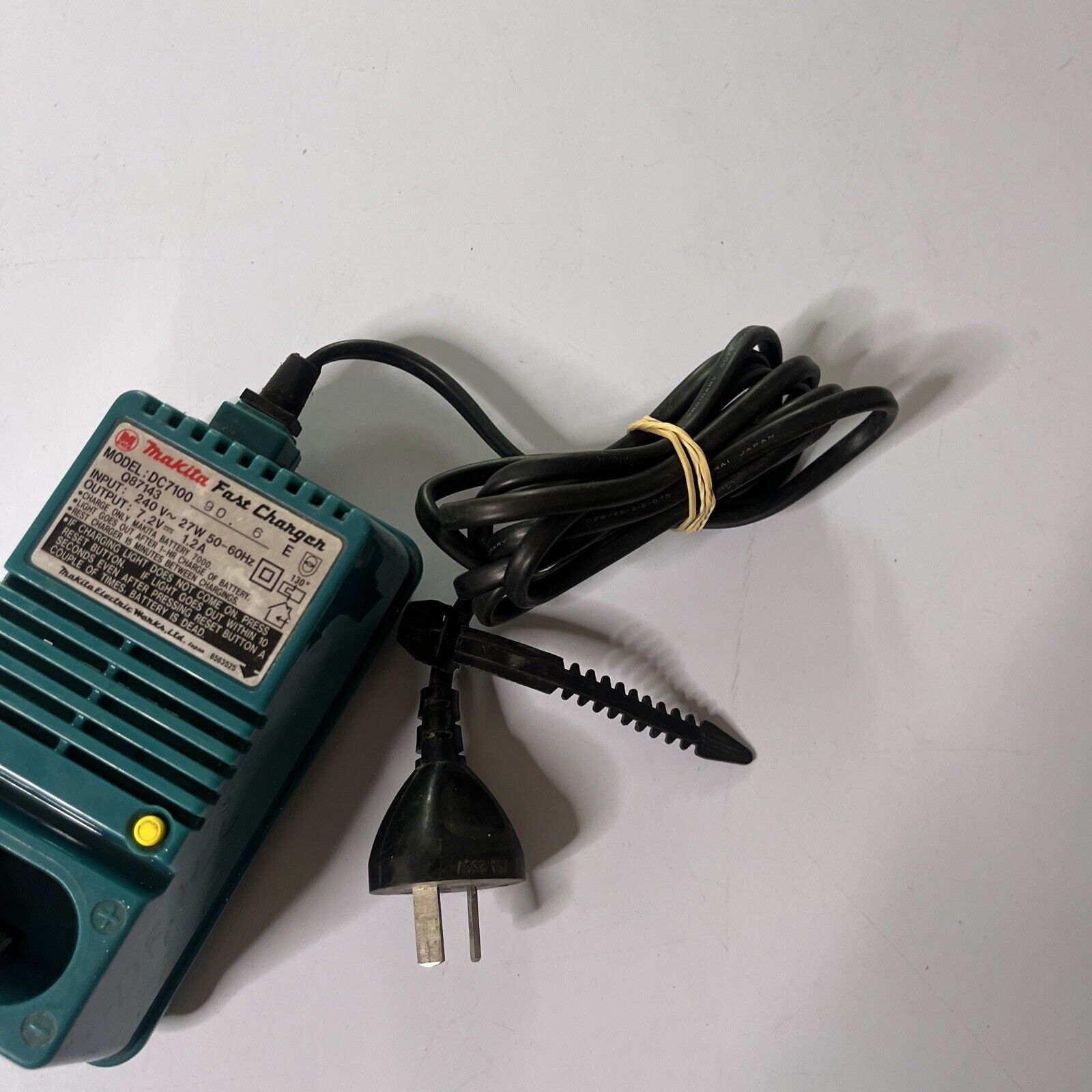 Genuine Makita Fast Charger DC7100 7.2V 1.2A Retro Unit