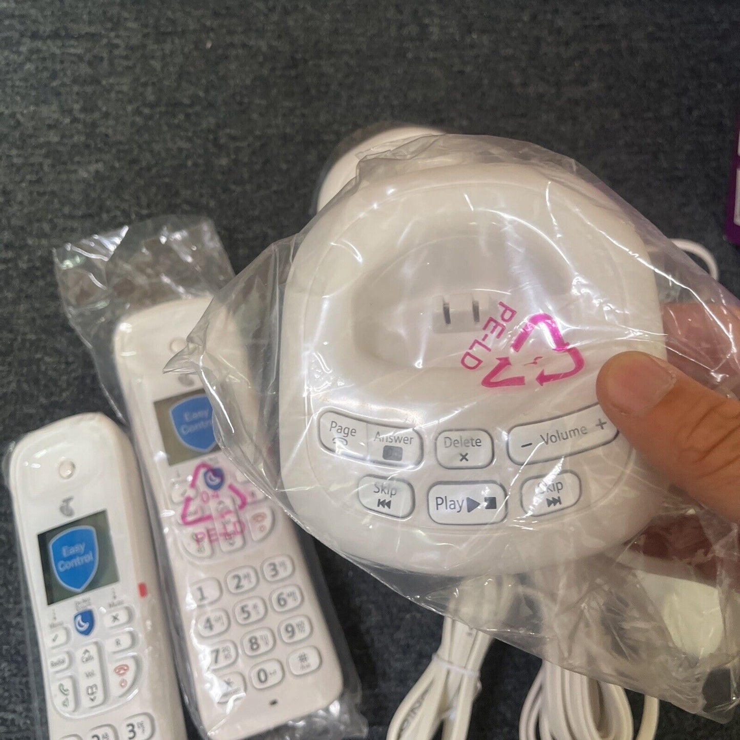 Telstra Easy Control 202 Twin pack Cordless Phone with Answering Machine