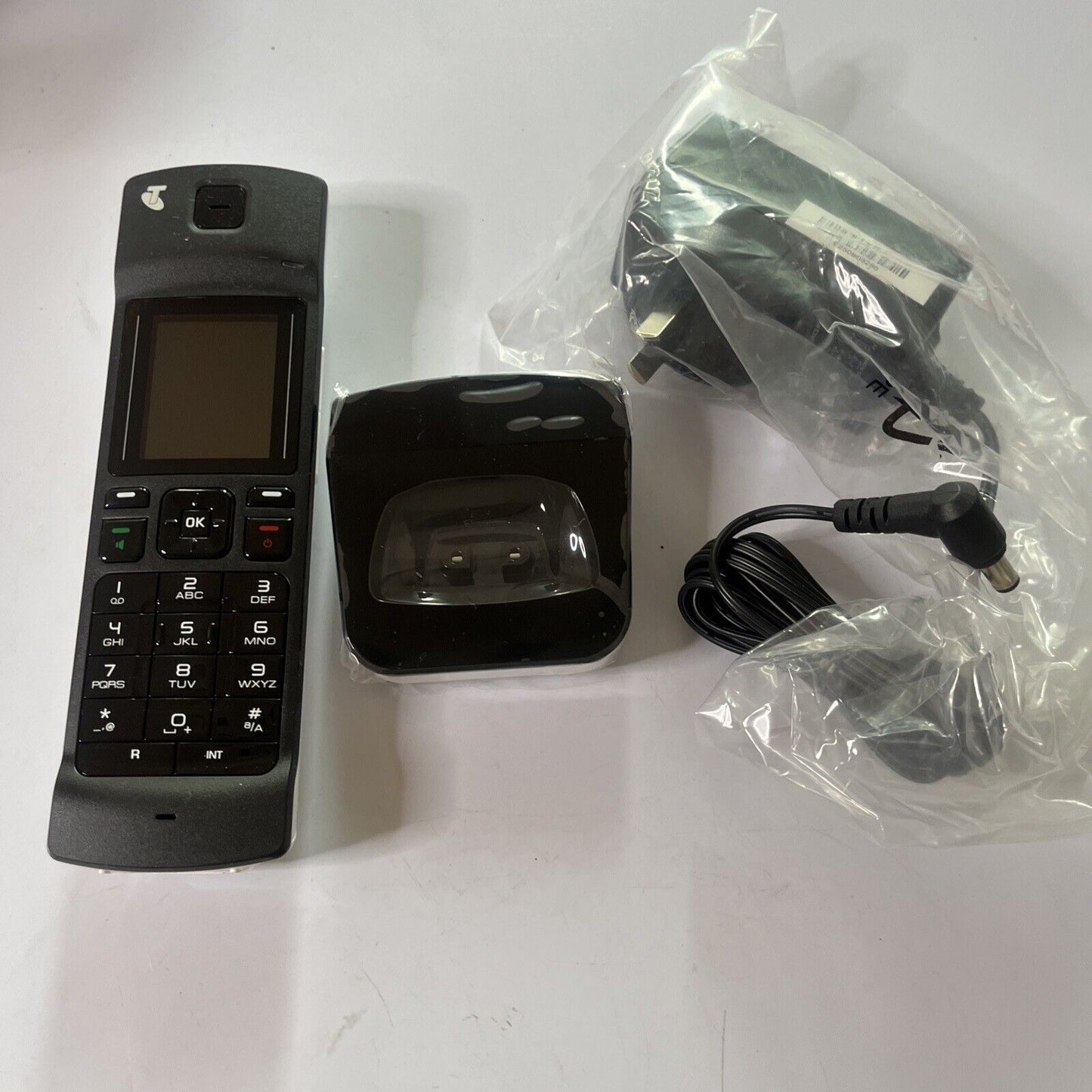 Telstra T-Hub Rev A Handset *No Batteries* And Charging Base & AC Adapter