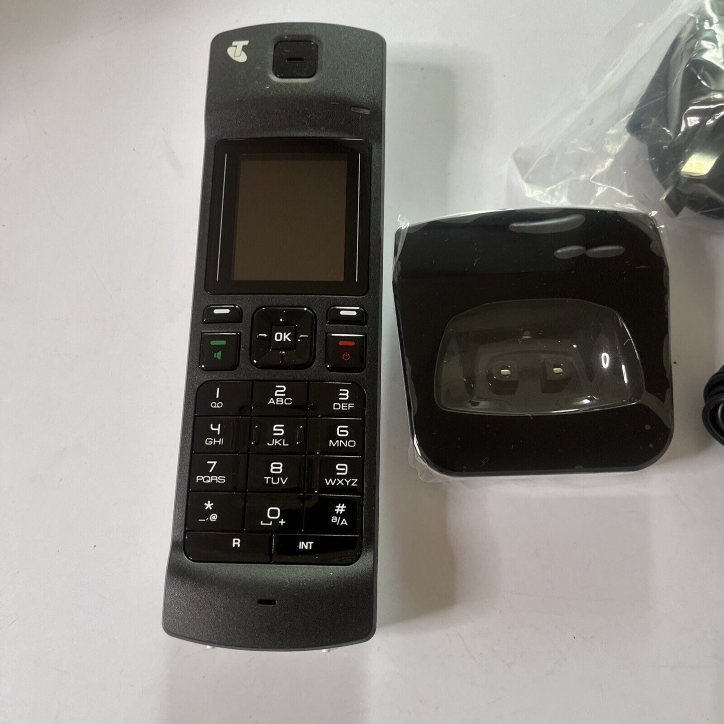 Telstra T-Hub Rev A Handset *No Batteries* And Charging Base & AC Adapter