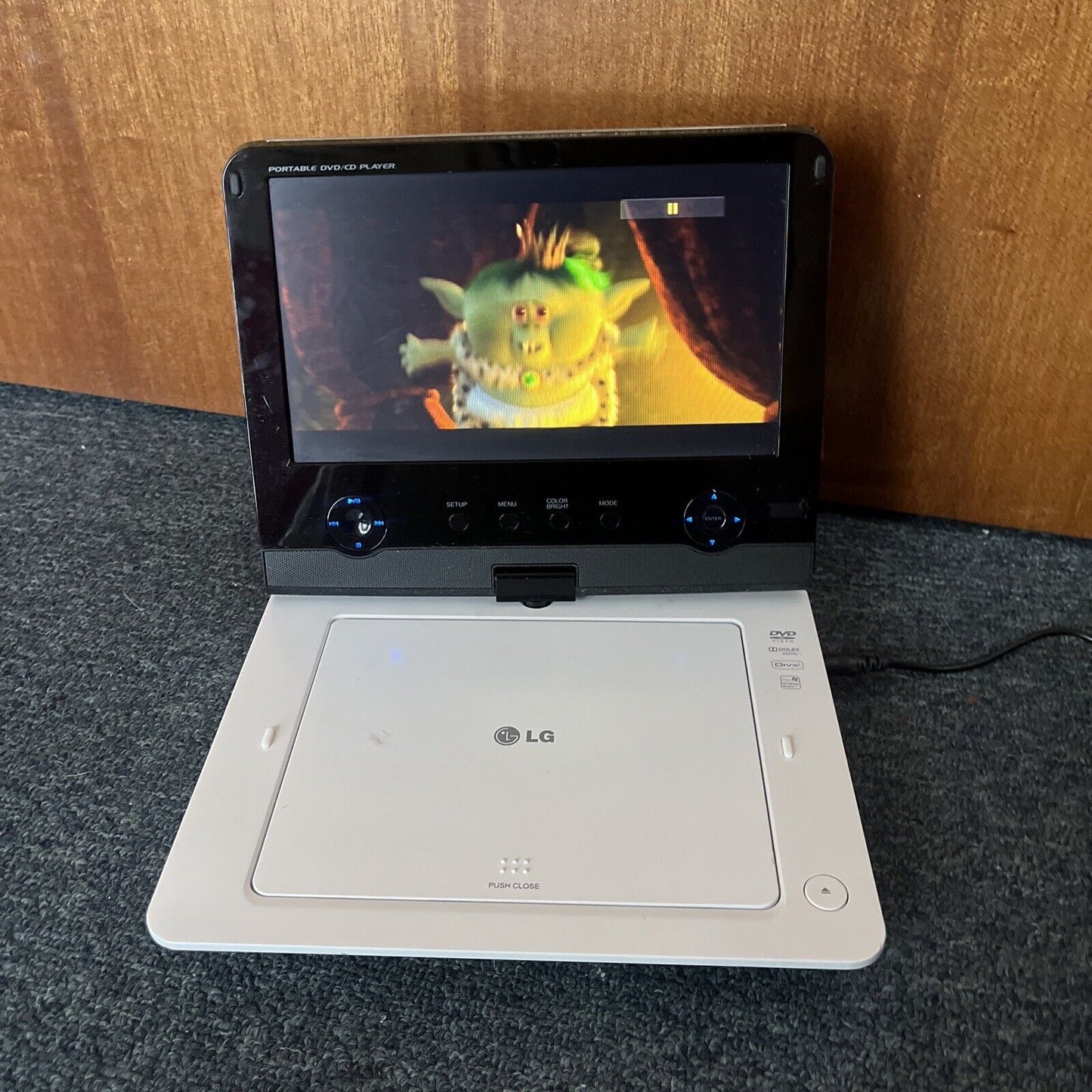 LG DP481B 8.5" Portable DVD Player Region 4