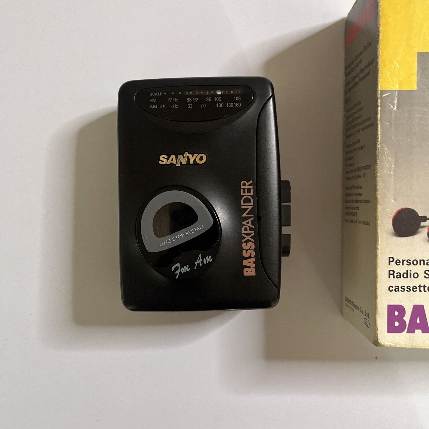 Sanyo Bassxpander Portable Stereo Cassette AM/FM Radio Player VIP-3 with Box