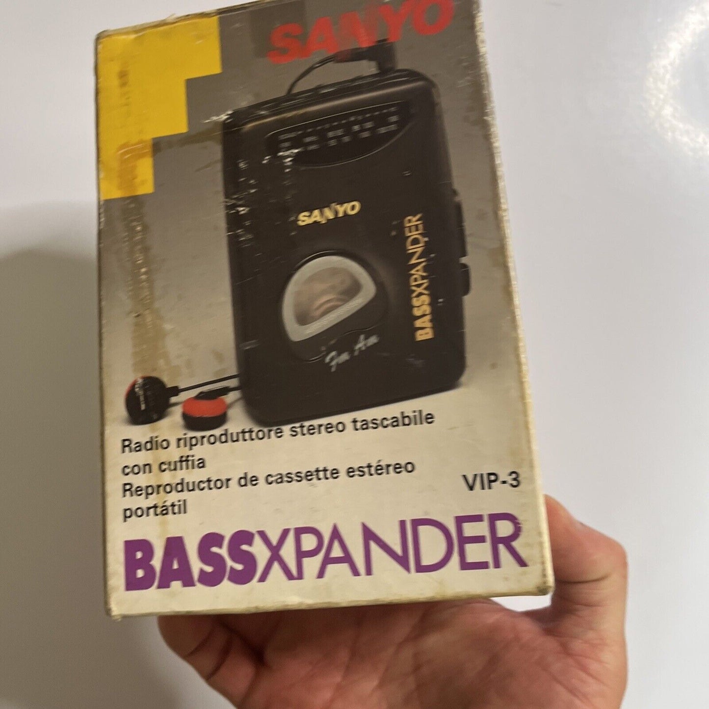 Sanyo Bassxpander Portable Stereo Cassette AM/FM Radio Player VIP-3 with Box