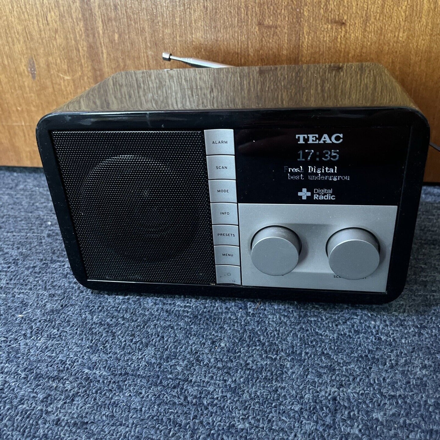 Teac DAB+ FM Digital Radio DAB805B *LCD Screen Brightness Is Faint But Works*