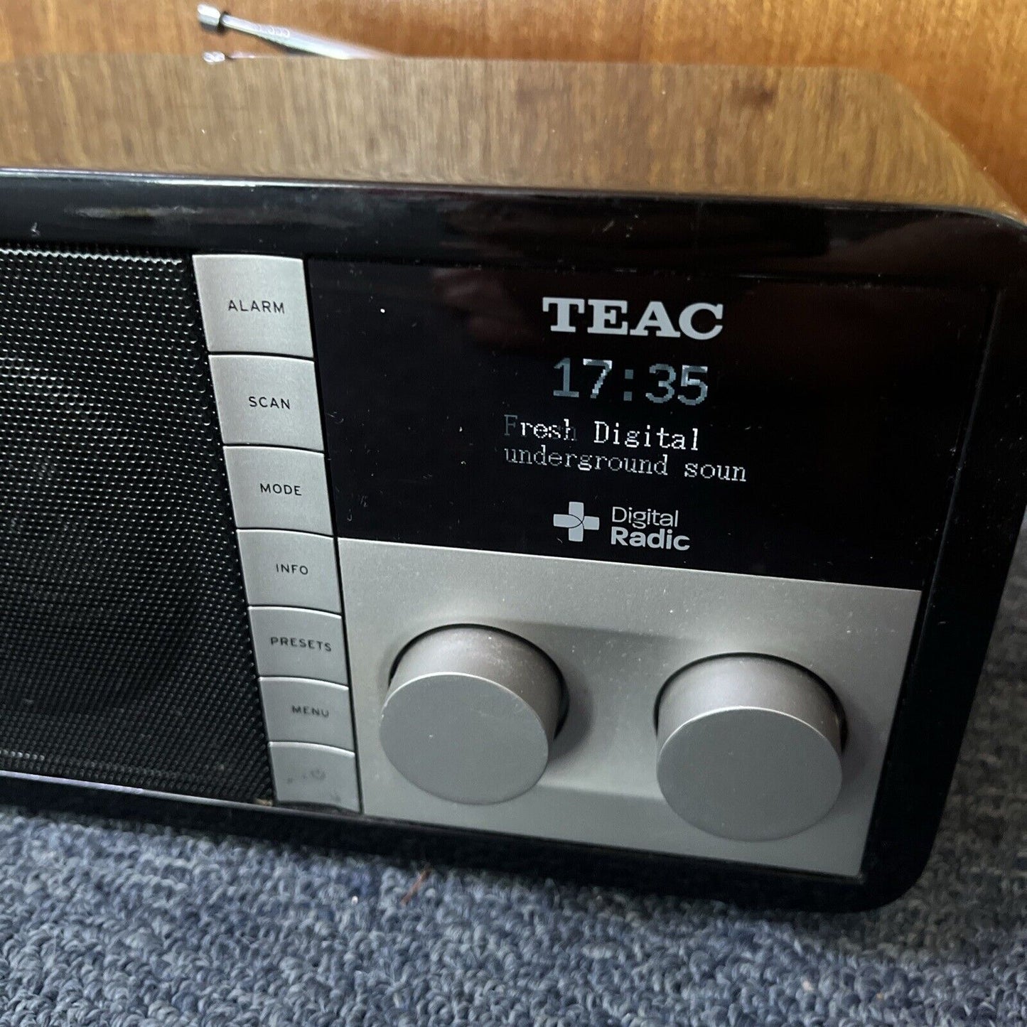 Teac DAB+ FM Digital Radio DAB805B *LCD Screen Brightness Is Faint But Works*