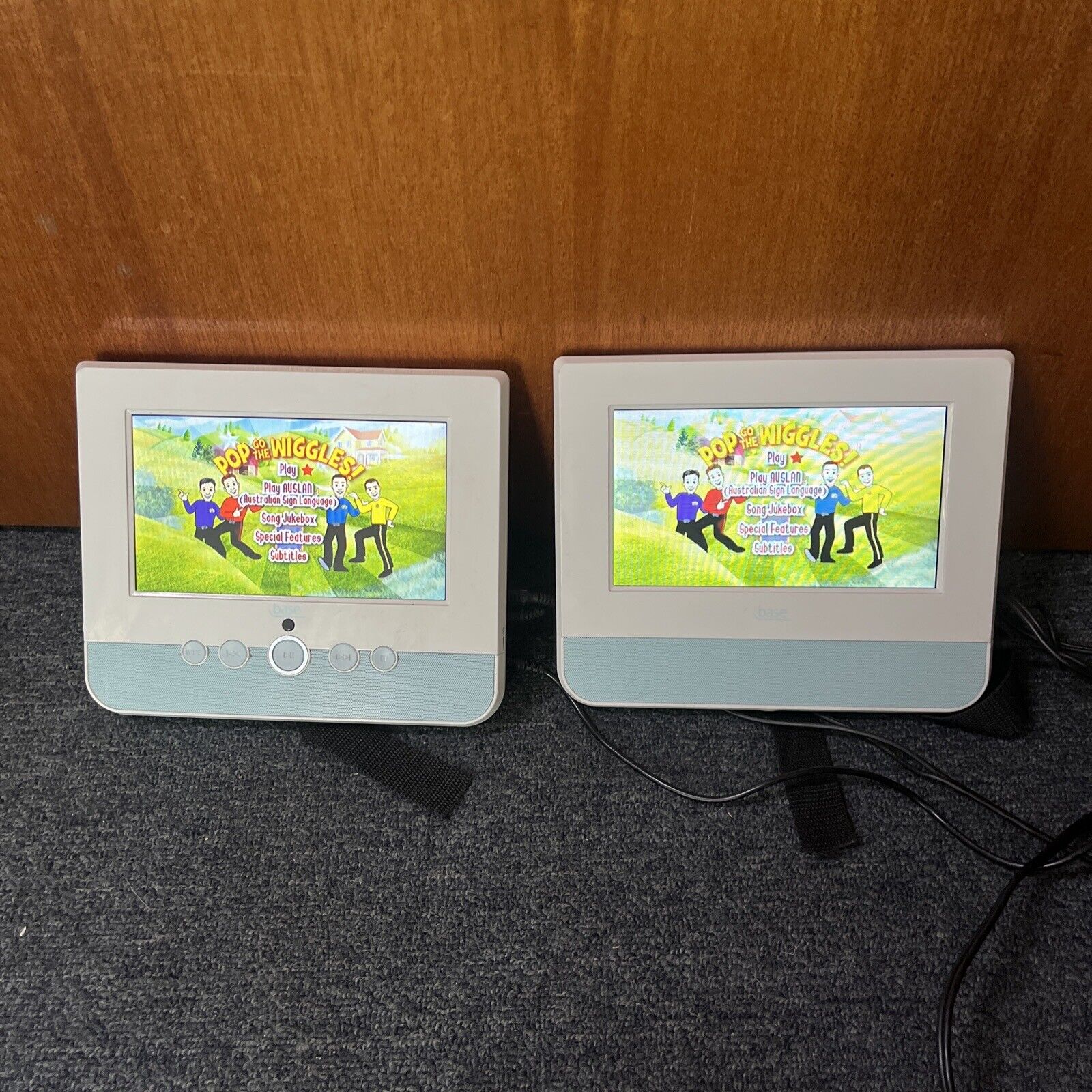 Base Dvd Base 17.75cm Dual Screen Portable DVD Player TAPDVD008 – Retro Unit