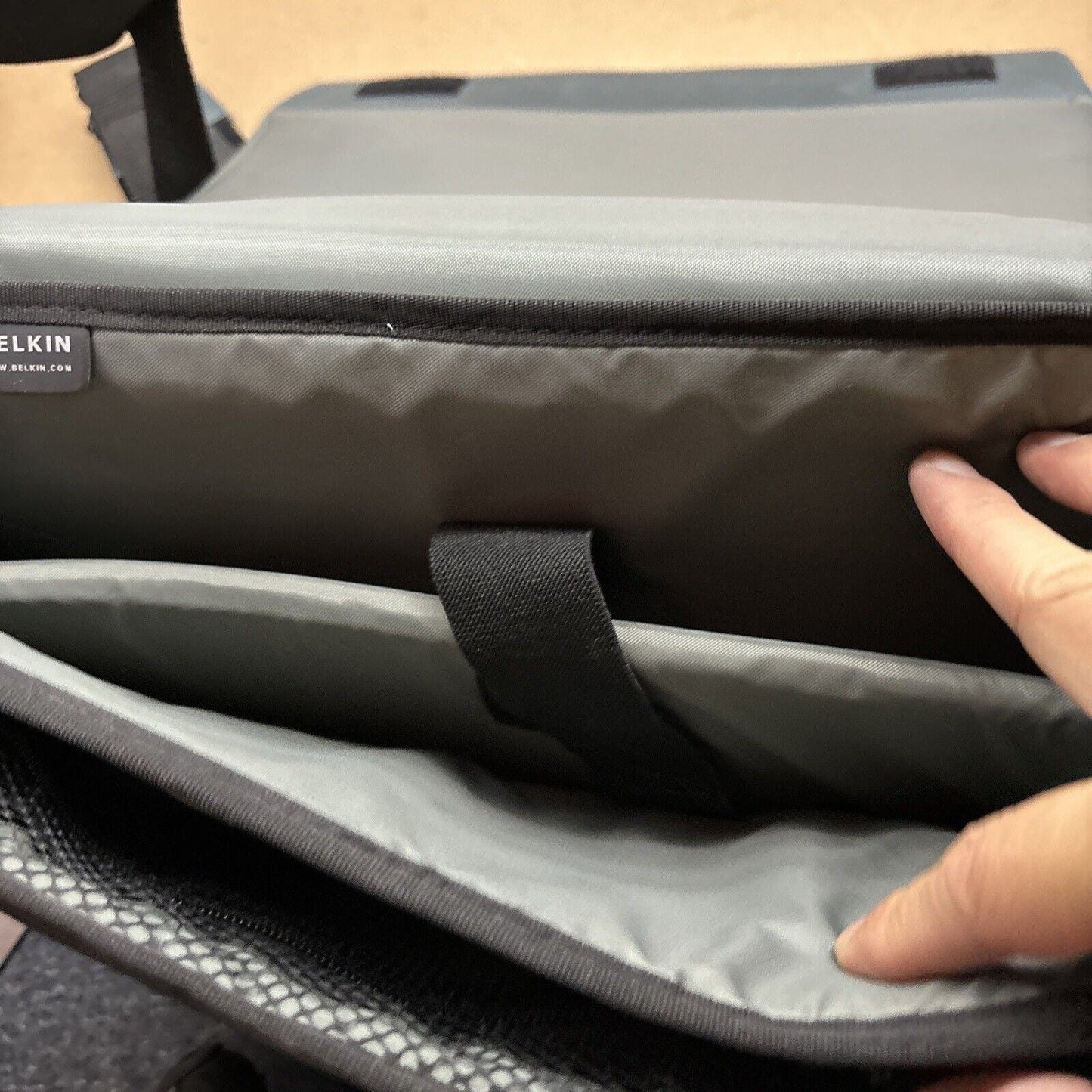 Belkin NE Laptop Notebook PC Bag With Thick Padded Multiple Compartments