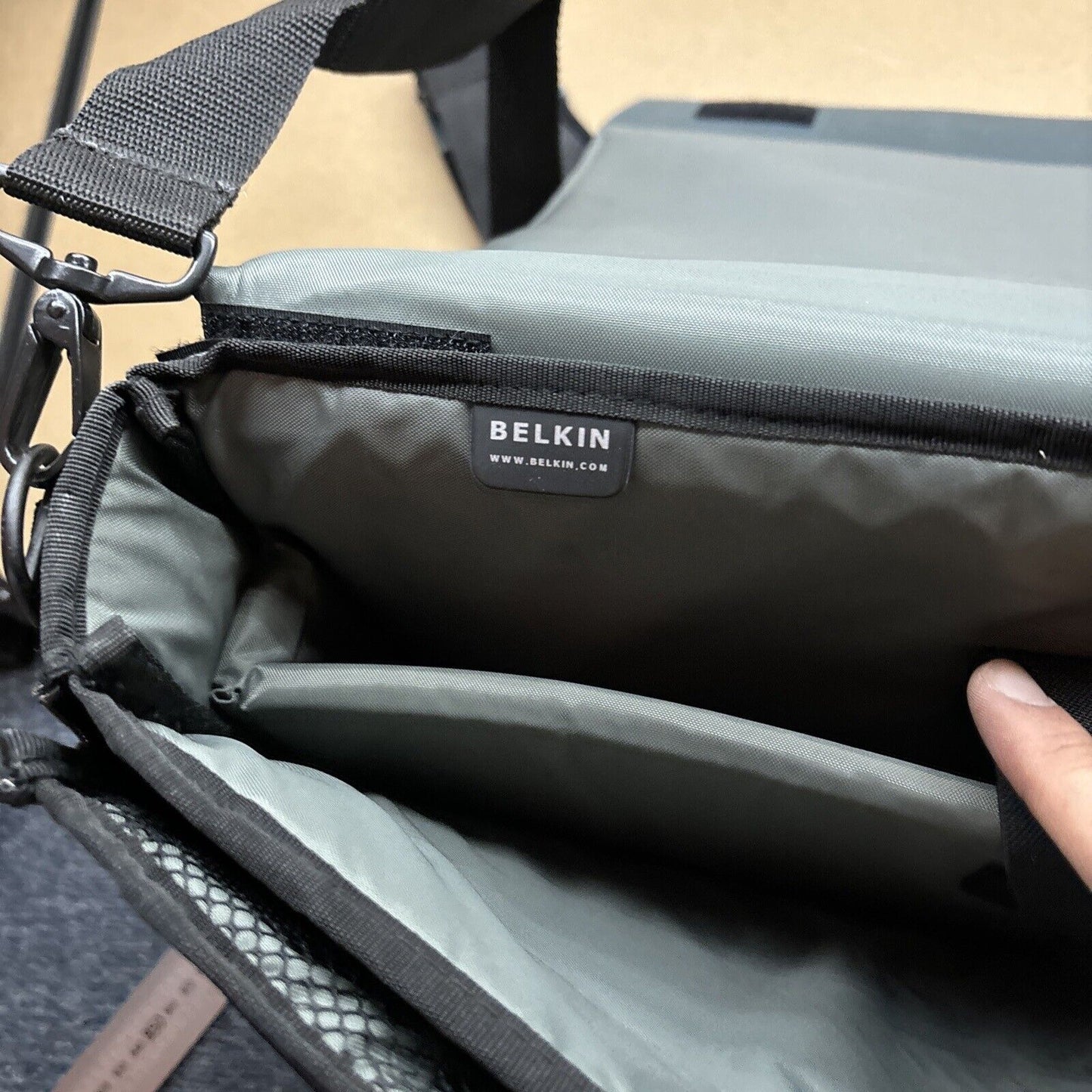 Belkin NE Laptop Notebook PC Bag With Thick Padded Multiple Compartments