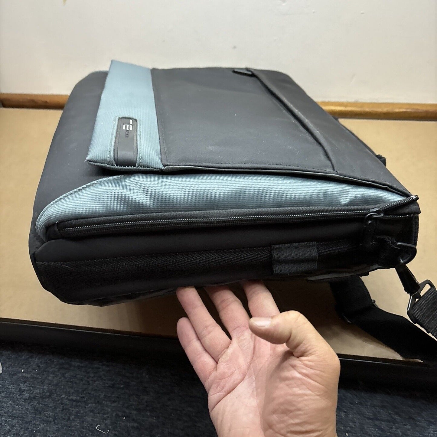 Belkin NE Laptop Notebook PC Bag With Thick Padded Multiple Compartments