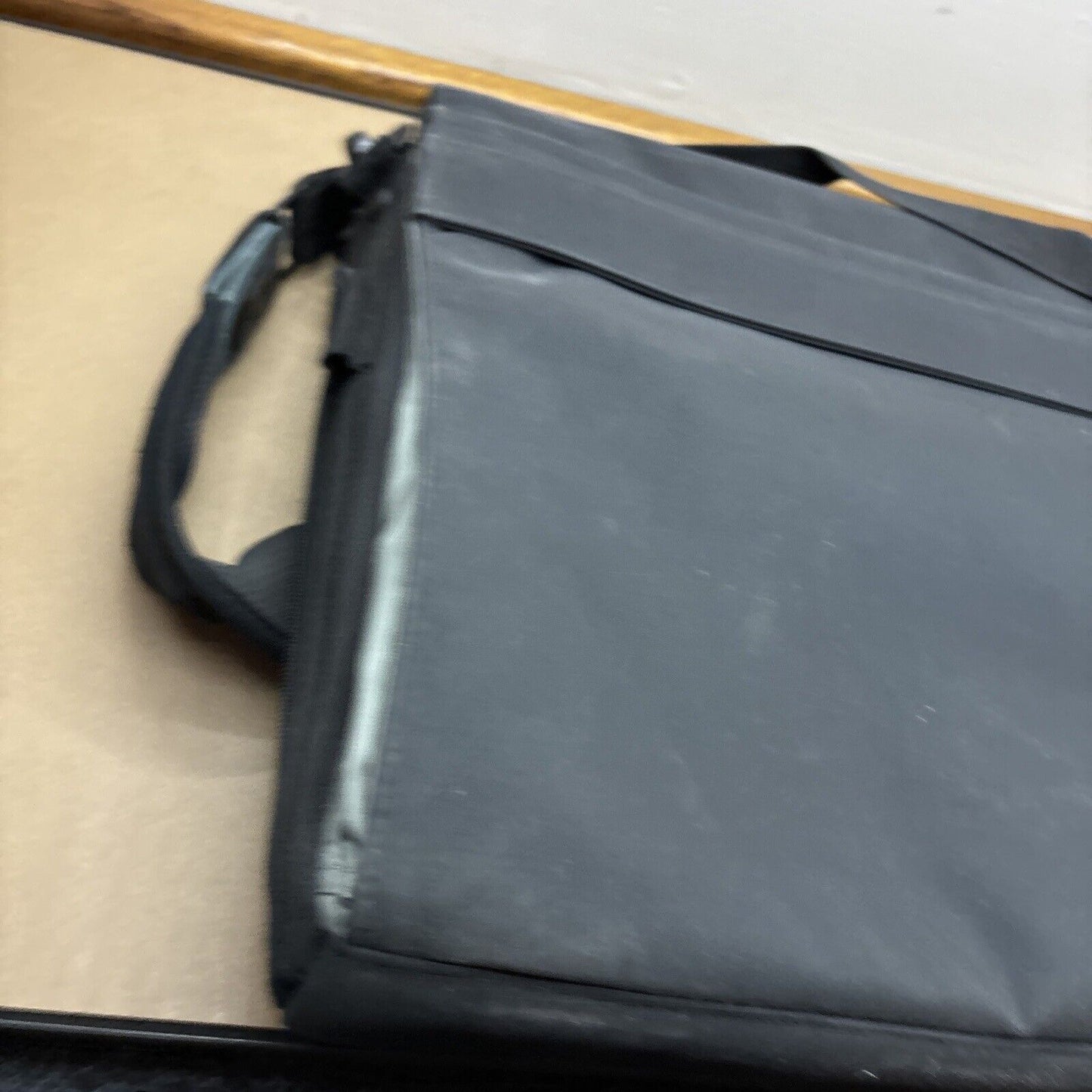 Belkin NE Laptop Notebook PC Bag With Thick Padded Multiple Compartments